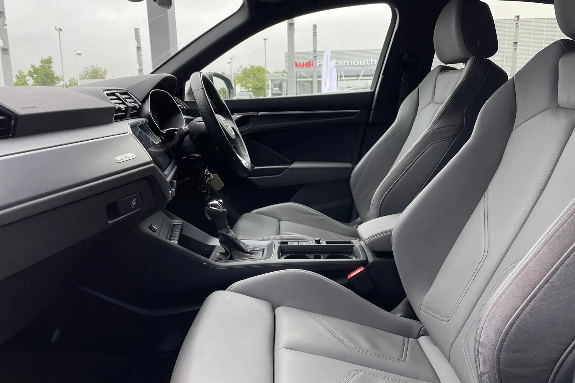 Audi Q3 thumbnail image number 31