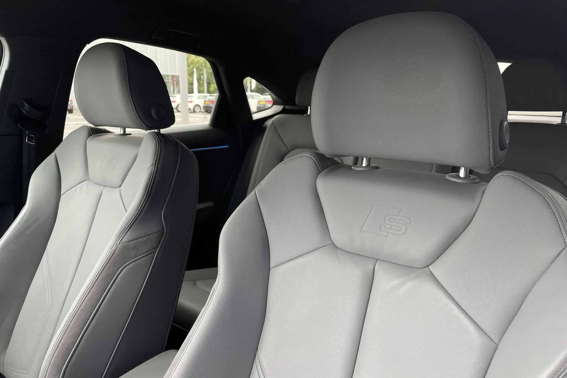 Audi Q3 thumbnail image number 32