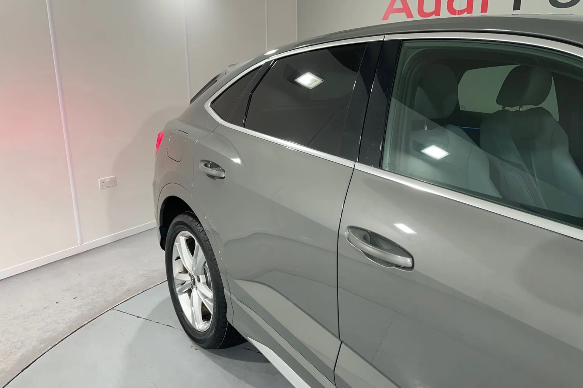 Audi Q3 thumbnail image number 13