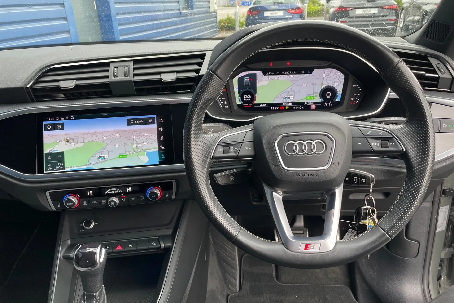 Audi Q3 thumbnail image number 38