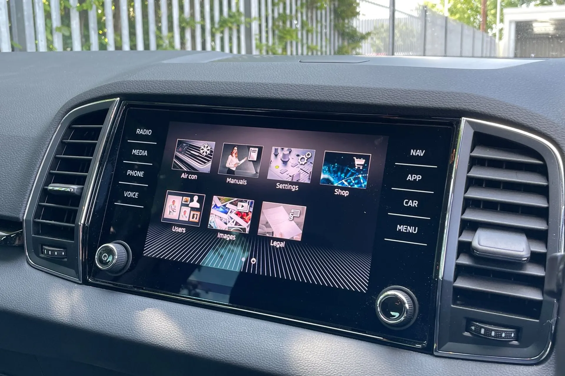 SKODA KAROQ thumbnail image number 20