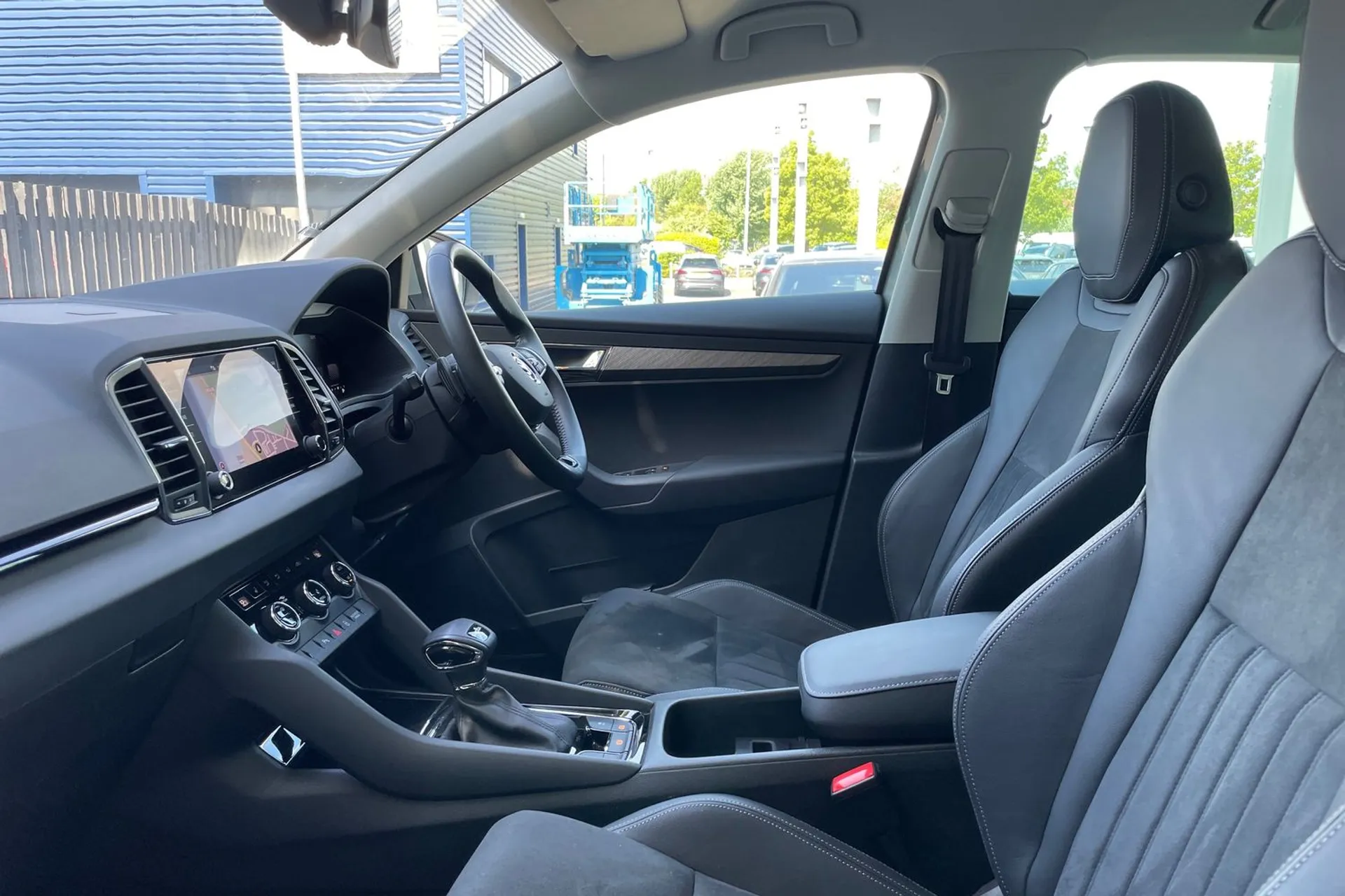 SKODA KAROQ thumbnail image number 28