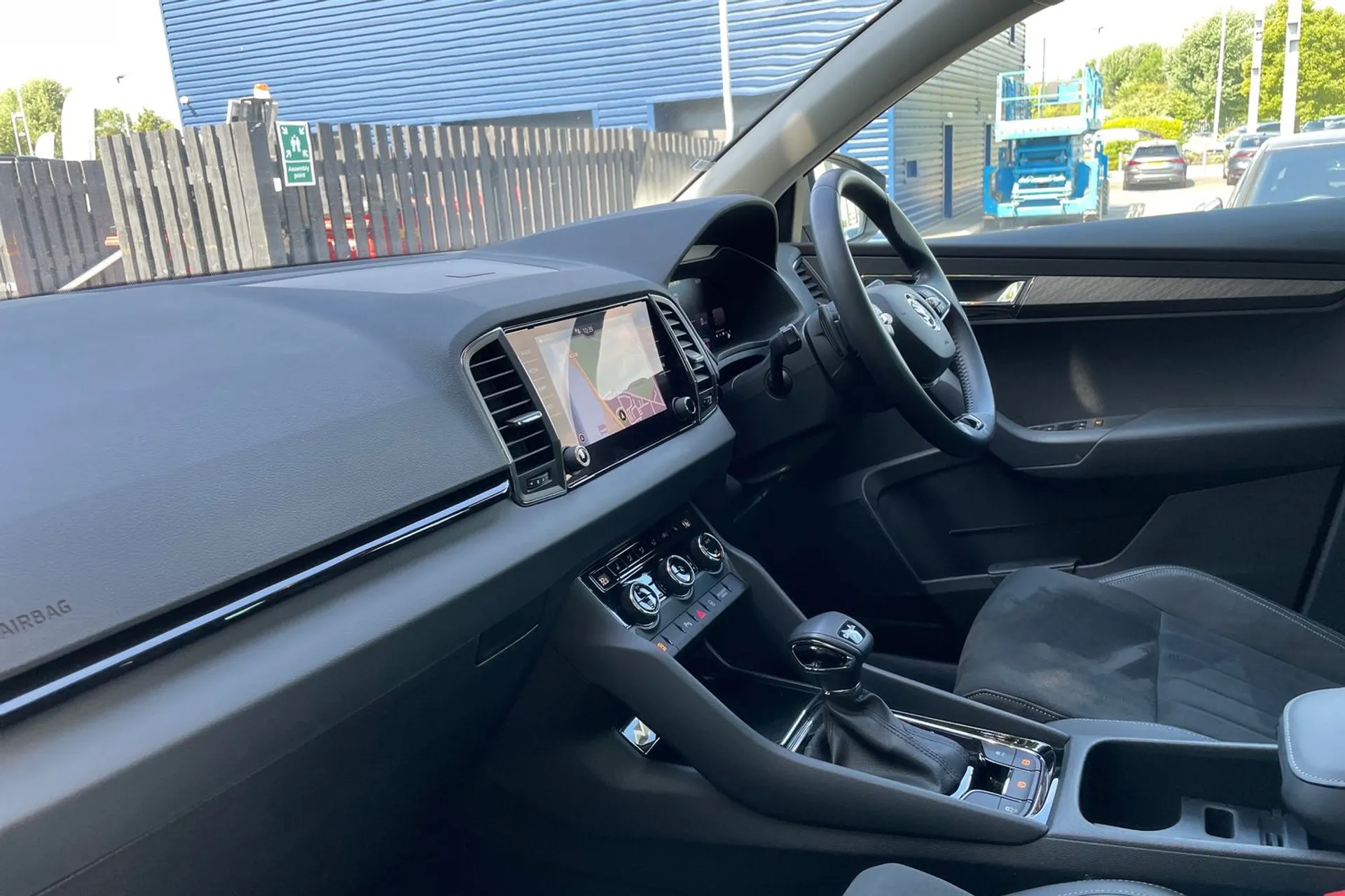 SKODA KAROQ thumbnail image number 27