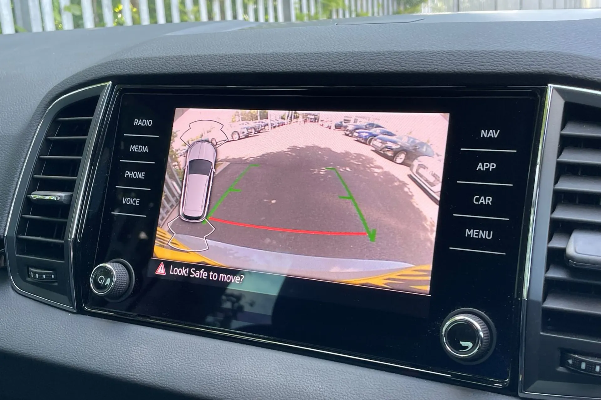 SKODA KAROQ thumbnail image number 4