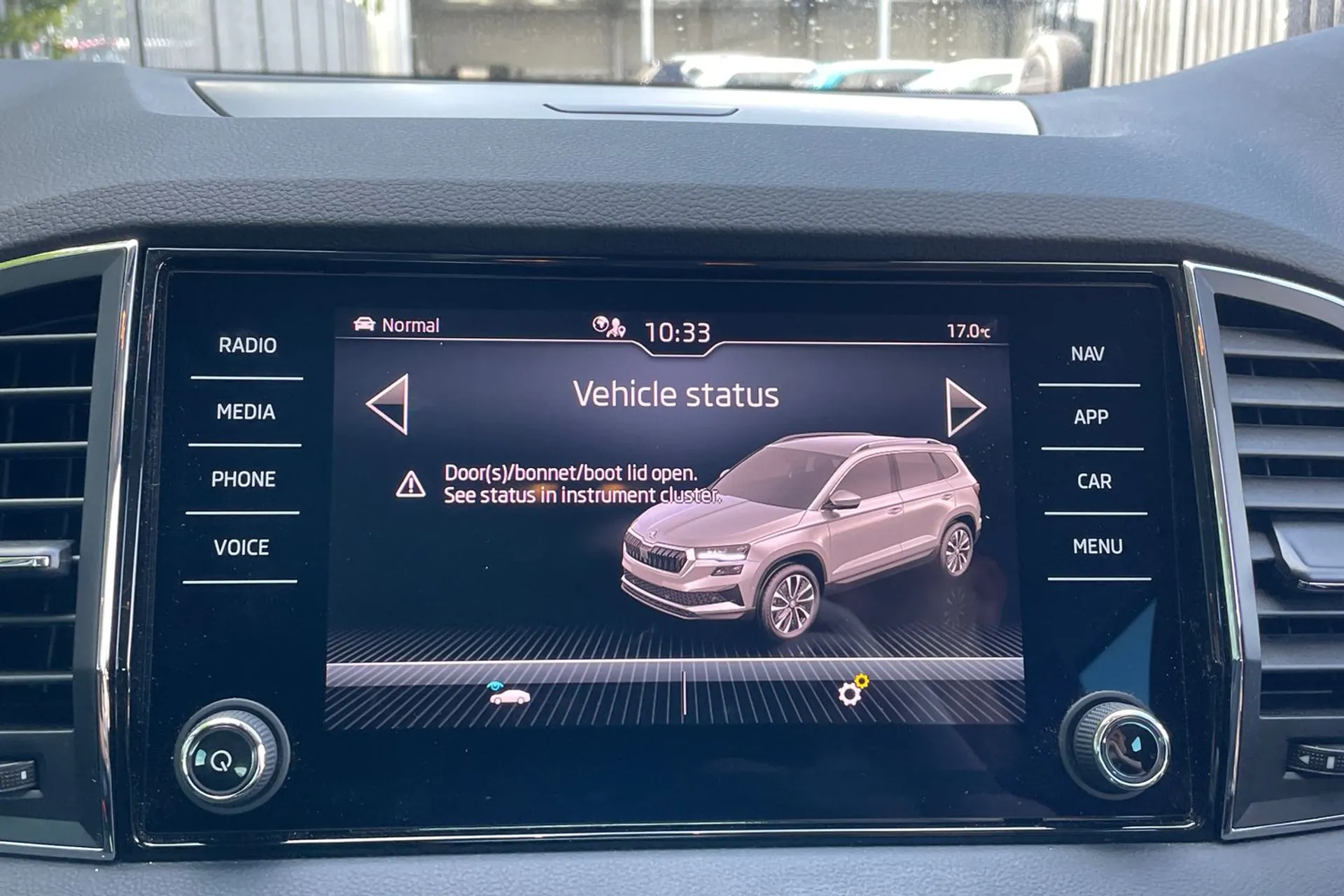 SKODA KAROQ thumbnail image number 43