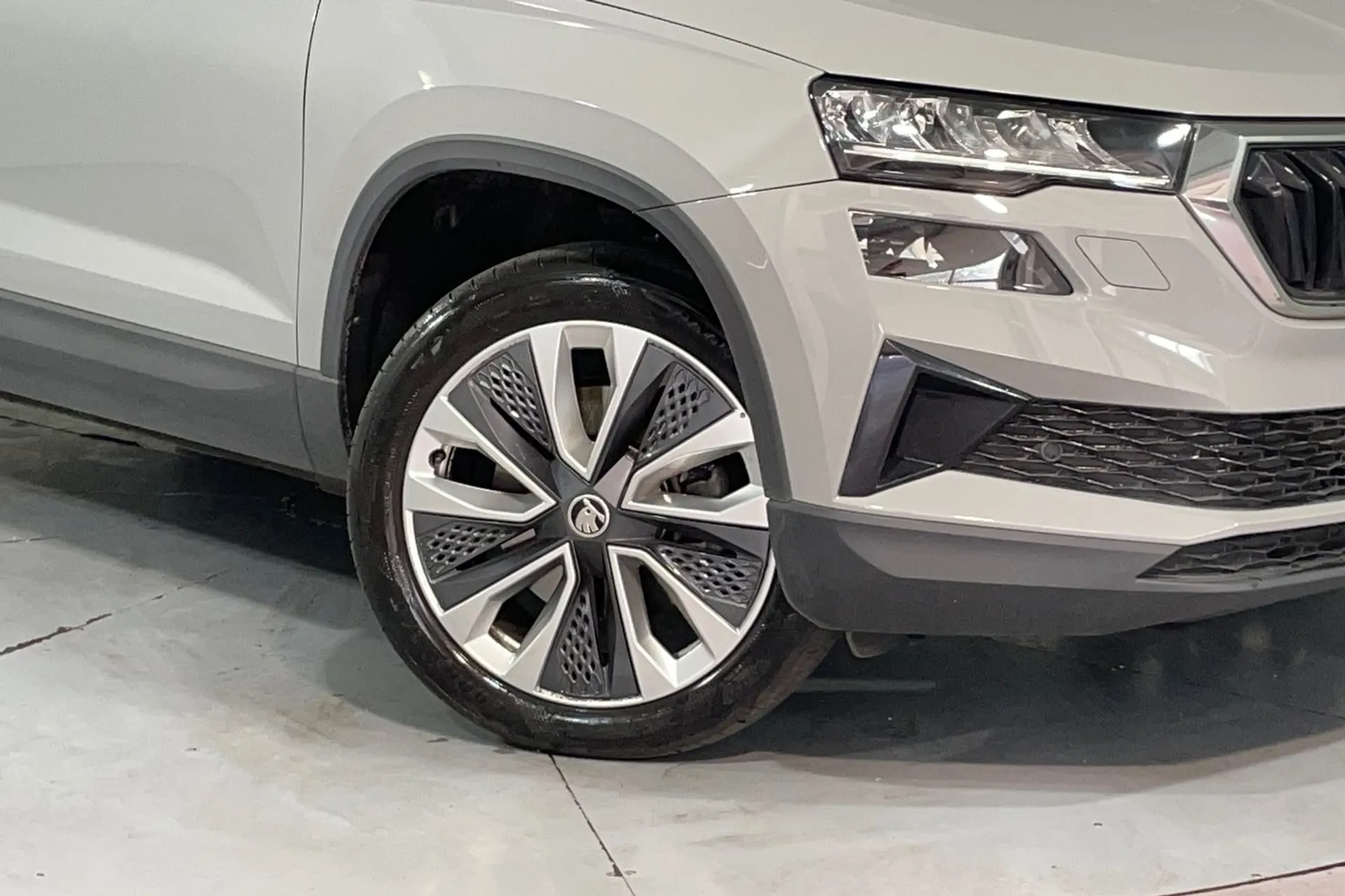SKODA KAROQ thumbnail image number 6
