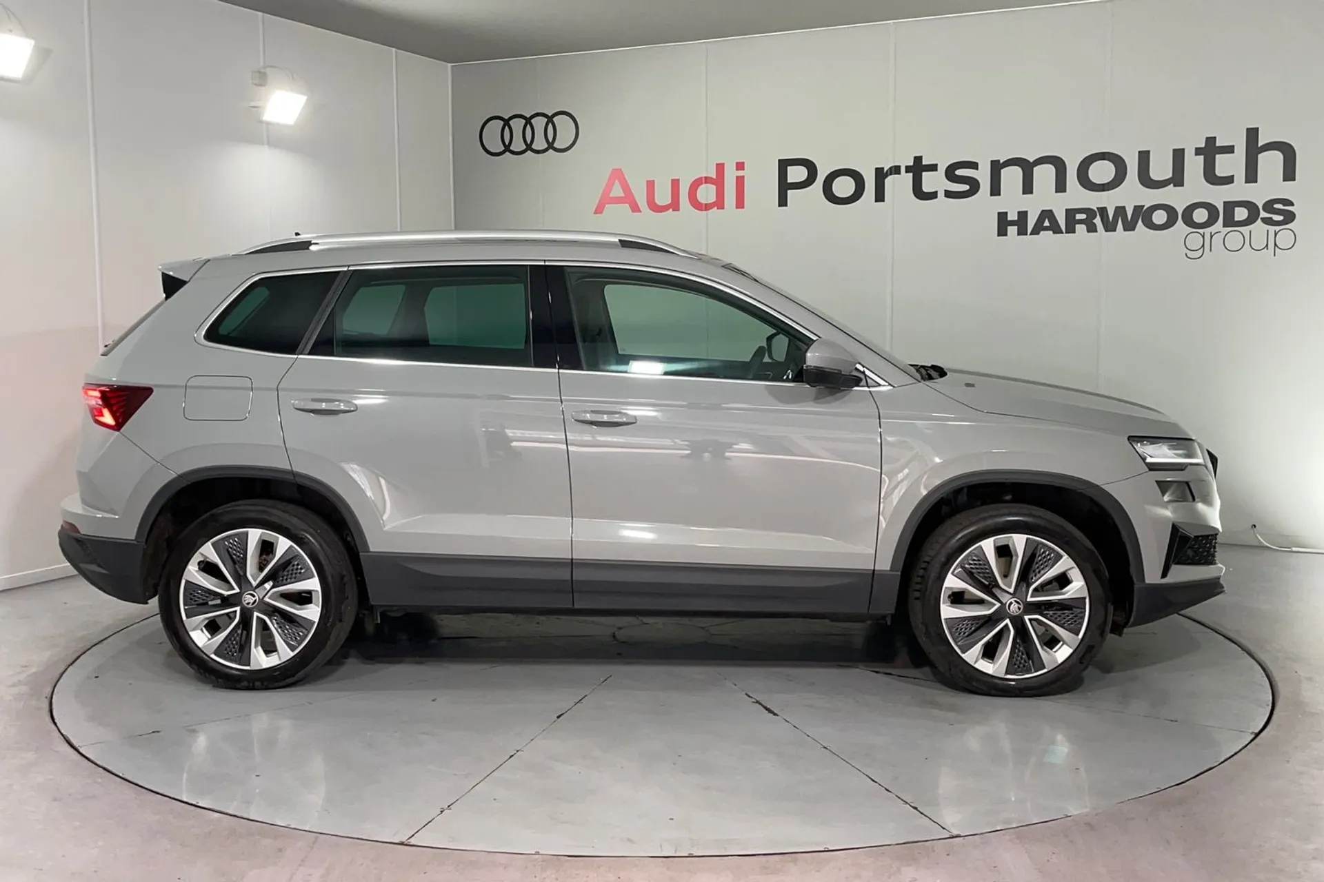 SKODA KAROQ thumbnail image number 2