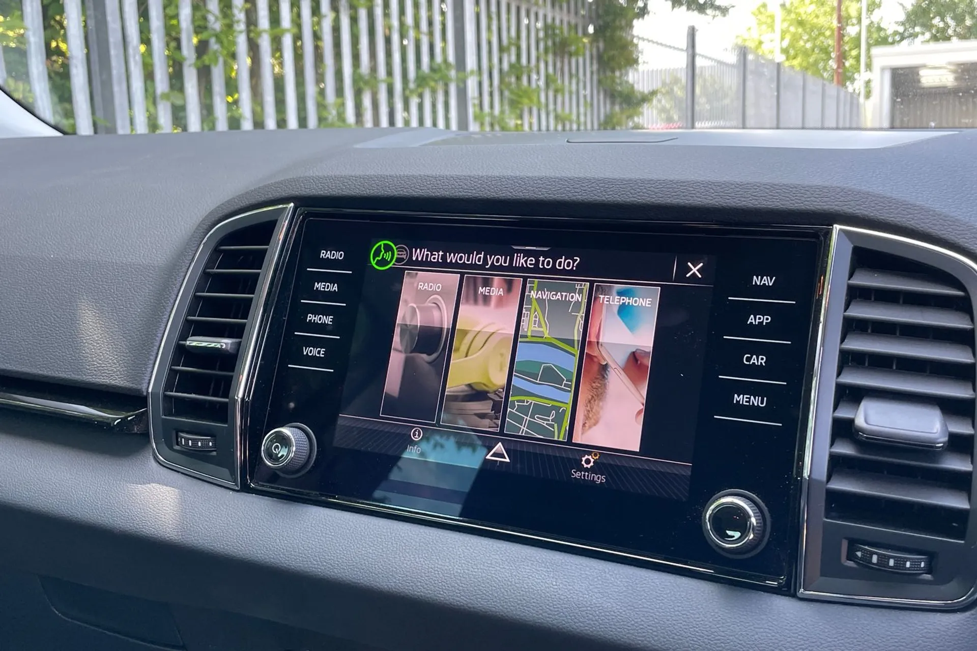 SKODA KAROQ thumbnail image number 46