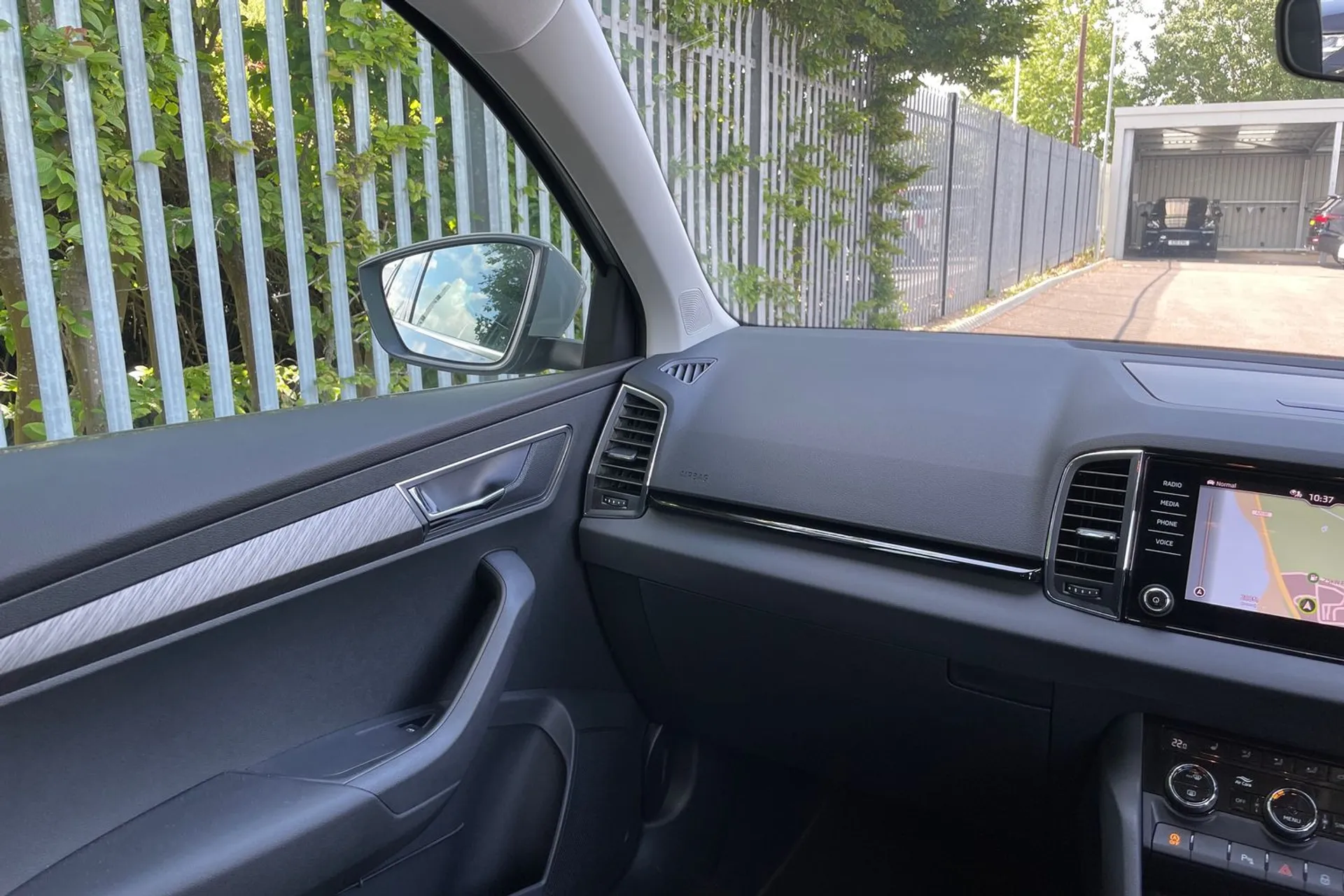 SKODA KAROQ thumbnail image number 32
