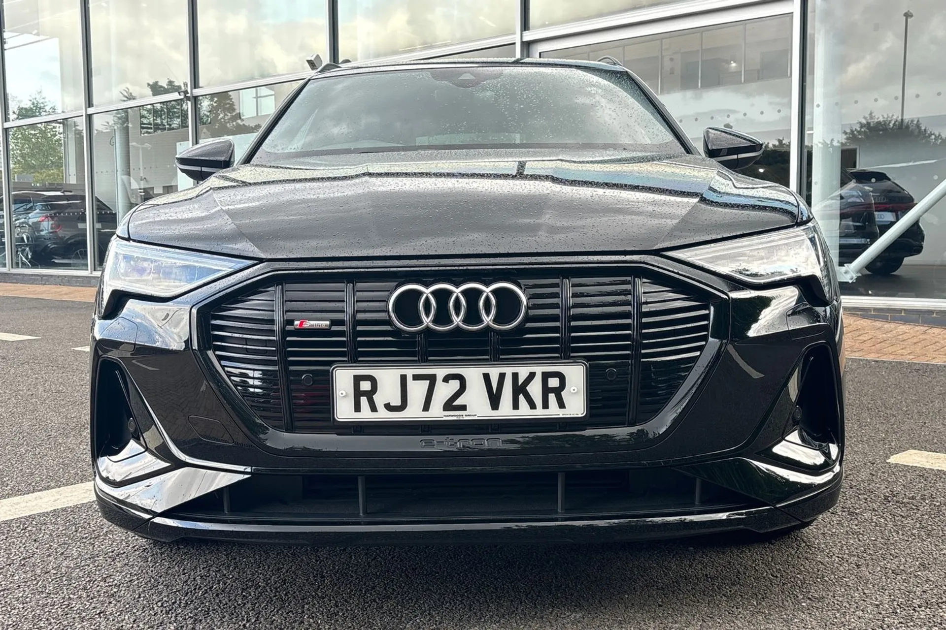 Audi e-tron thumbnail image number 12