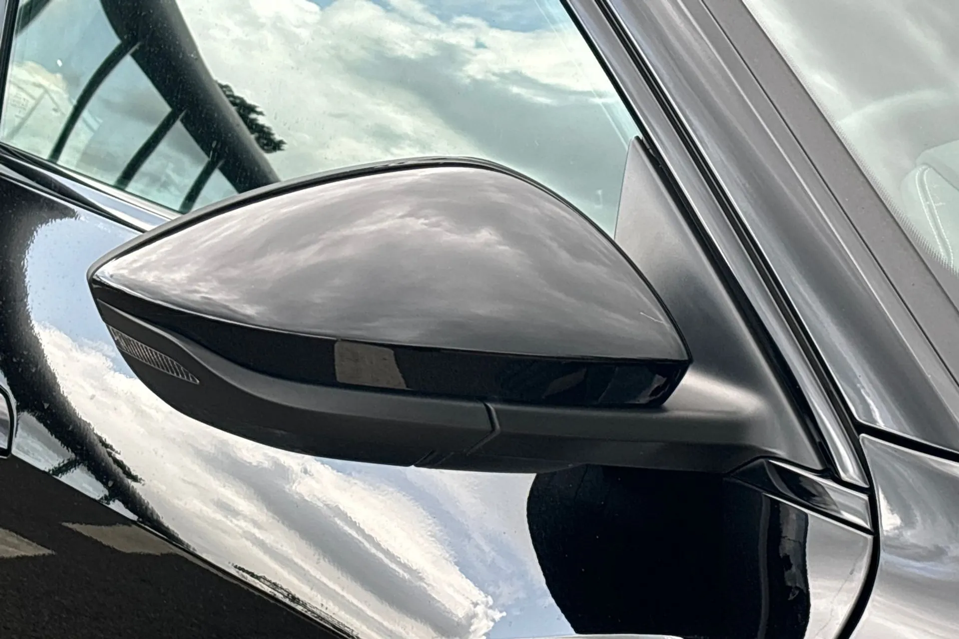 Audi e-tron thumbnail image number 53