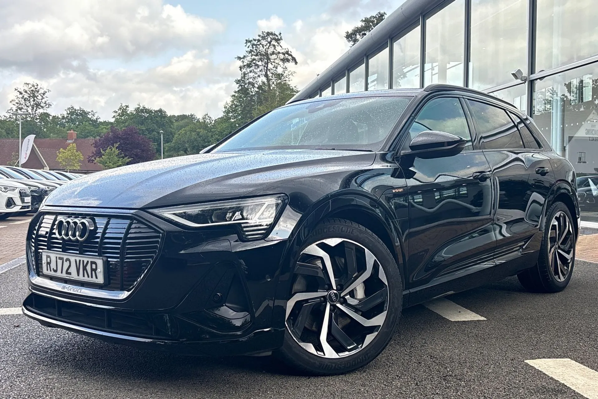 Audi e-tron thumbnail image number 11