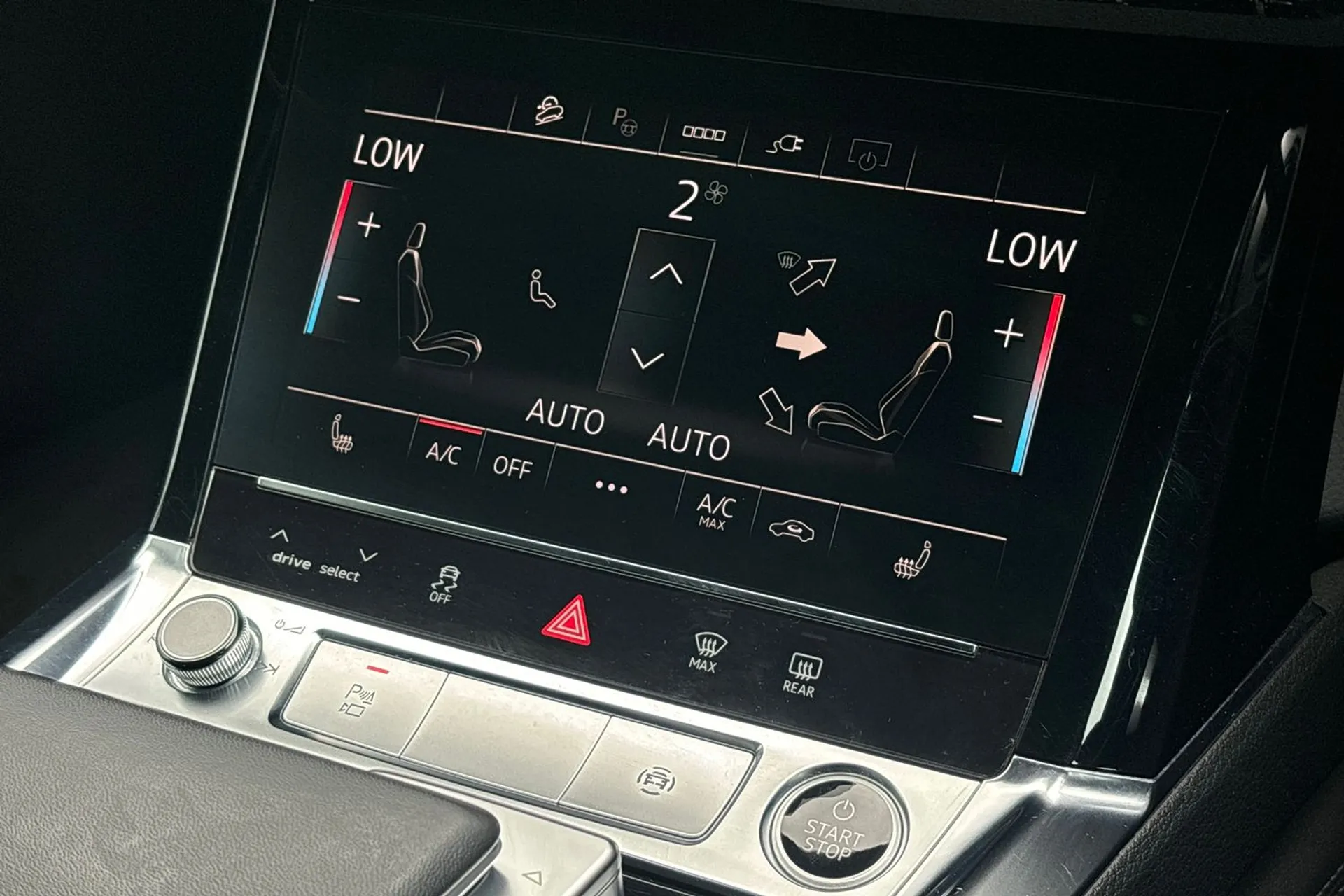 Audi e-tron thumbnail image number 39