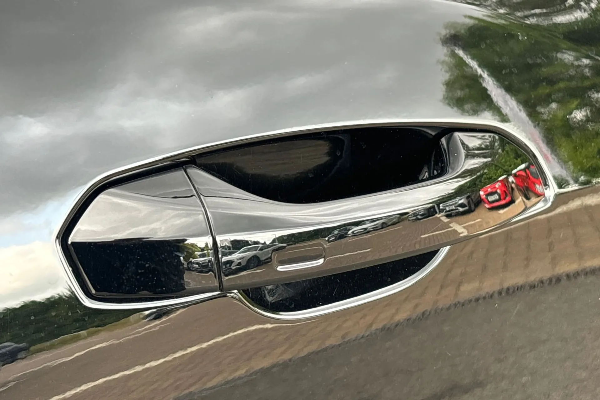 Audi e-tron thumbnail image number 16