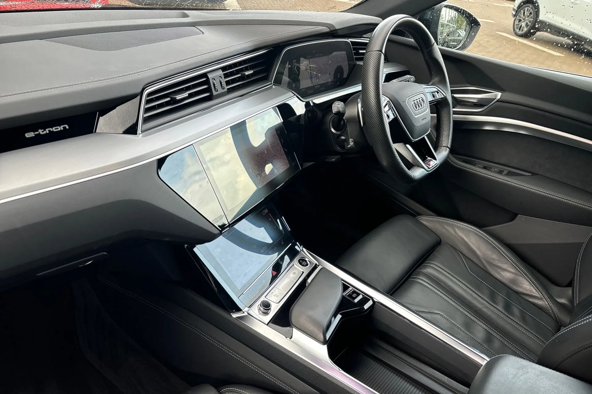 Audi e-tron thumbnail image number 27