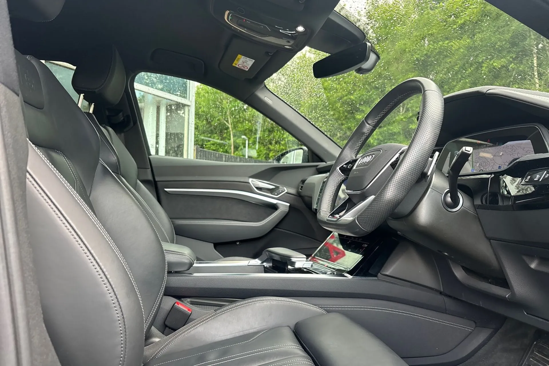 Audi e-tron thumbnail image number 25