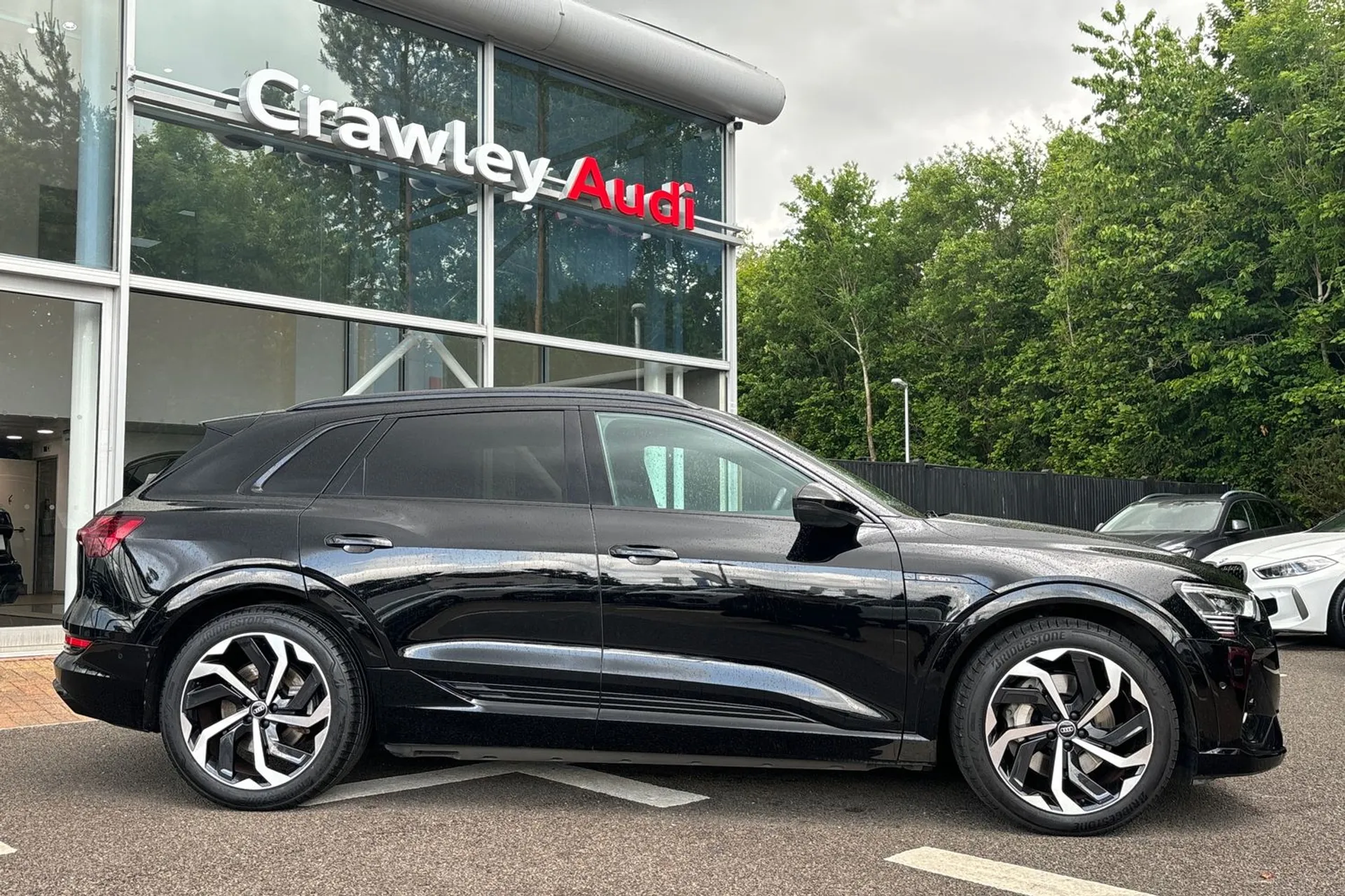 Audi e-tron thumbnail image number 2
