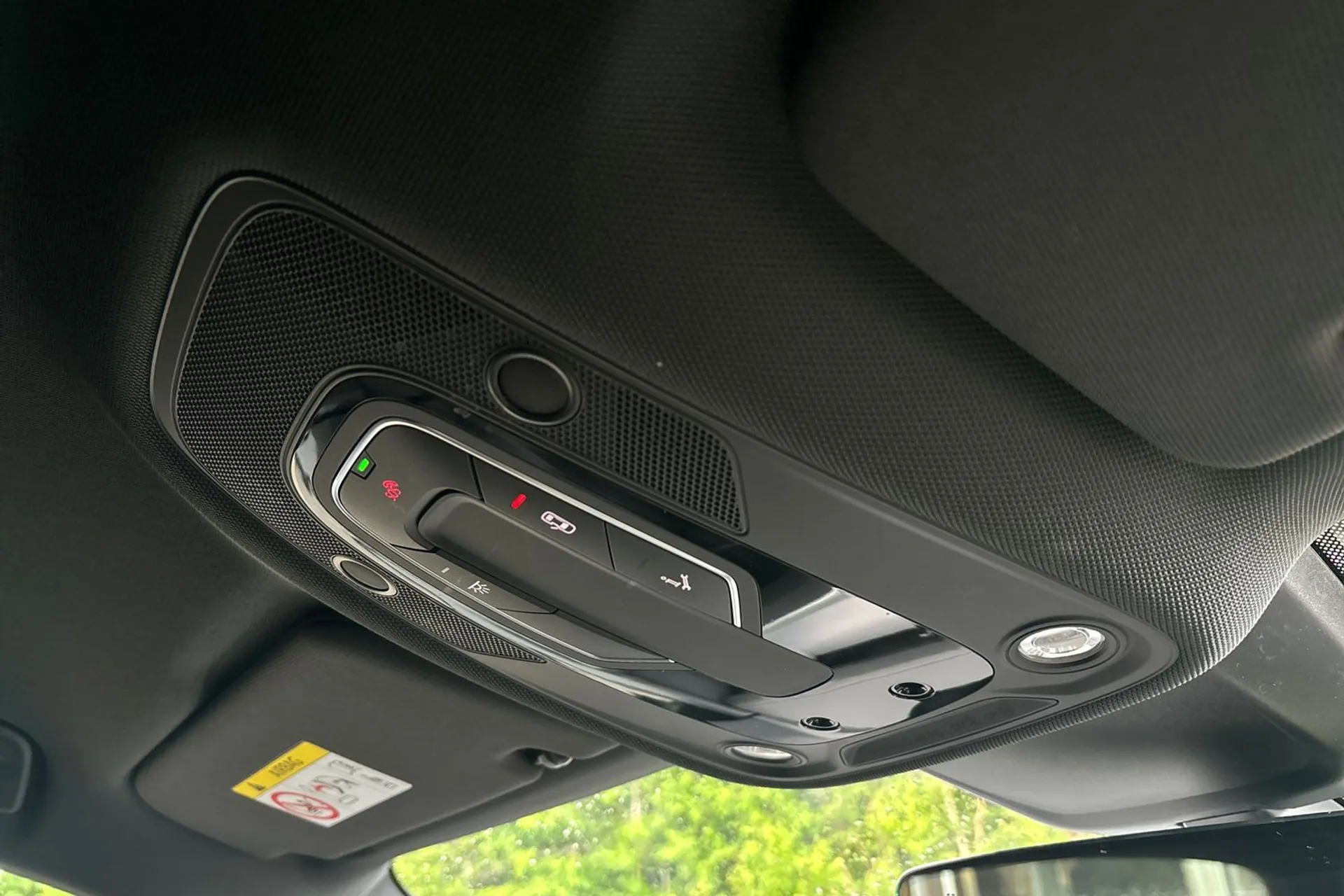 Audi e-tron thumbnail image number 42