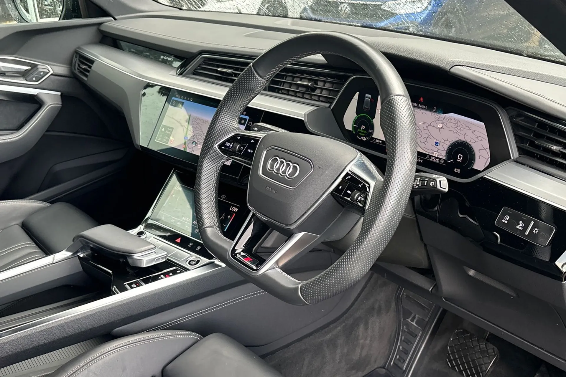 Audi e-tron thumbnail image number 26