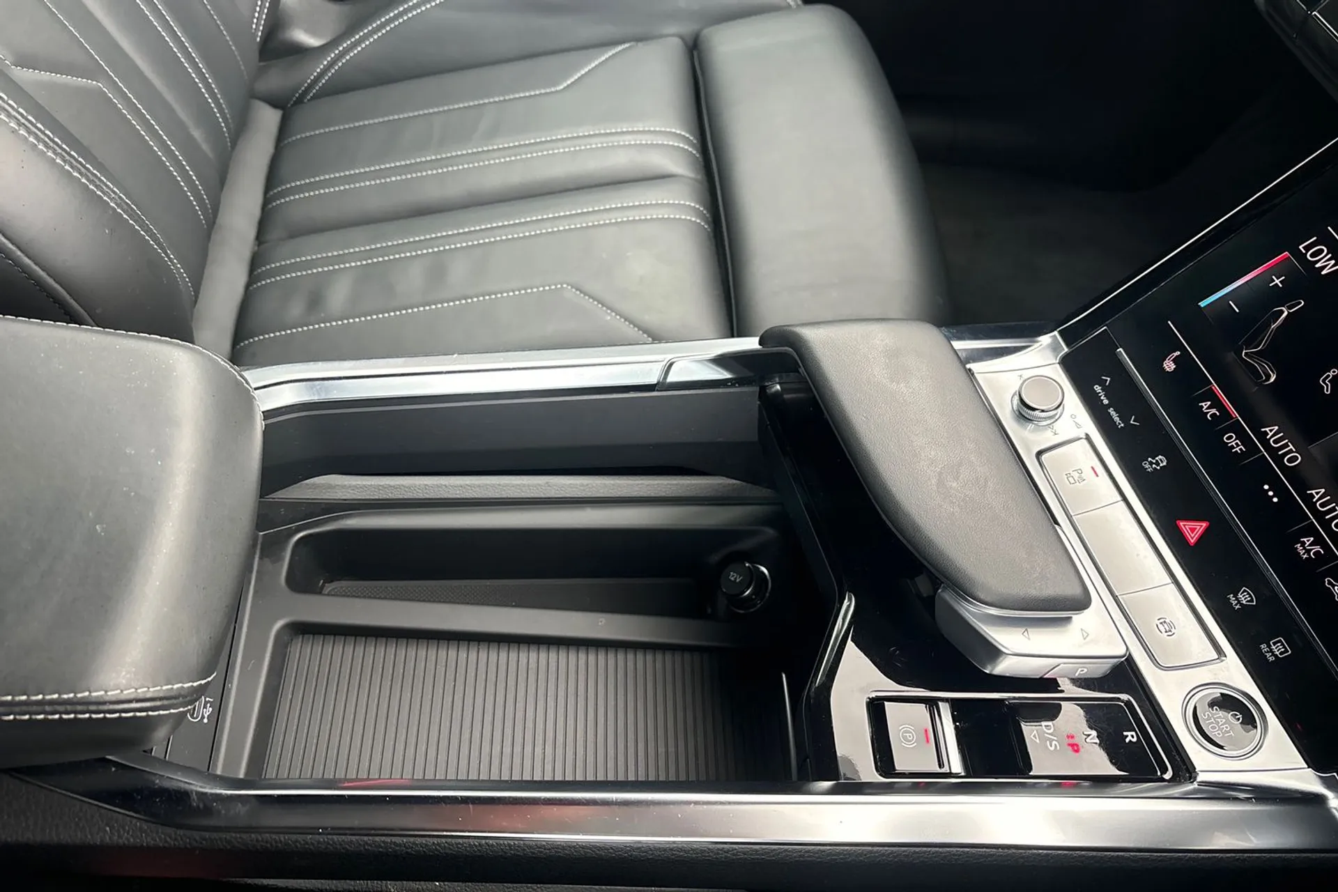 Audi e-tron thumbnail image number 43