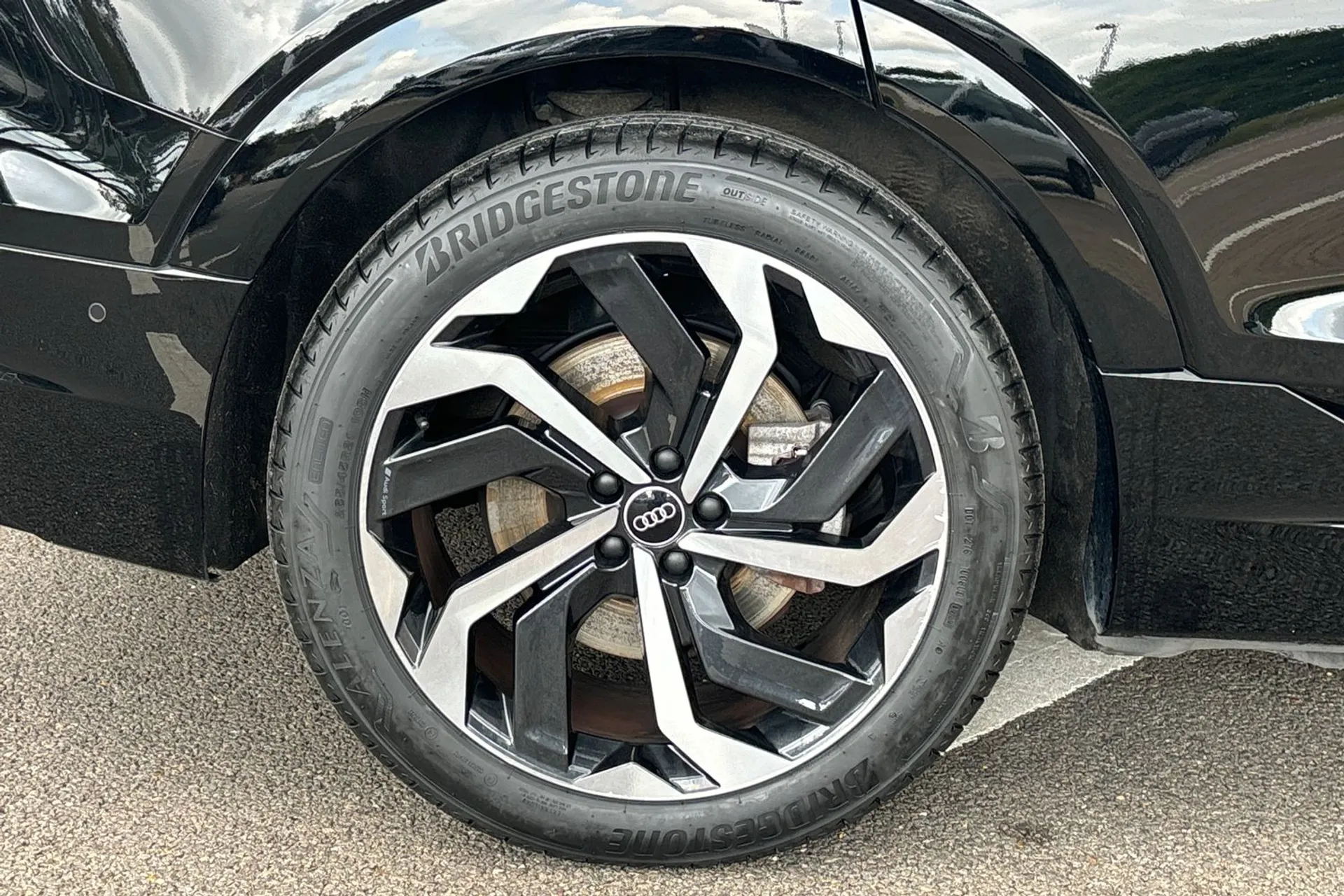 Audi e-tron thumbnail image number 13