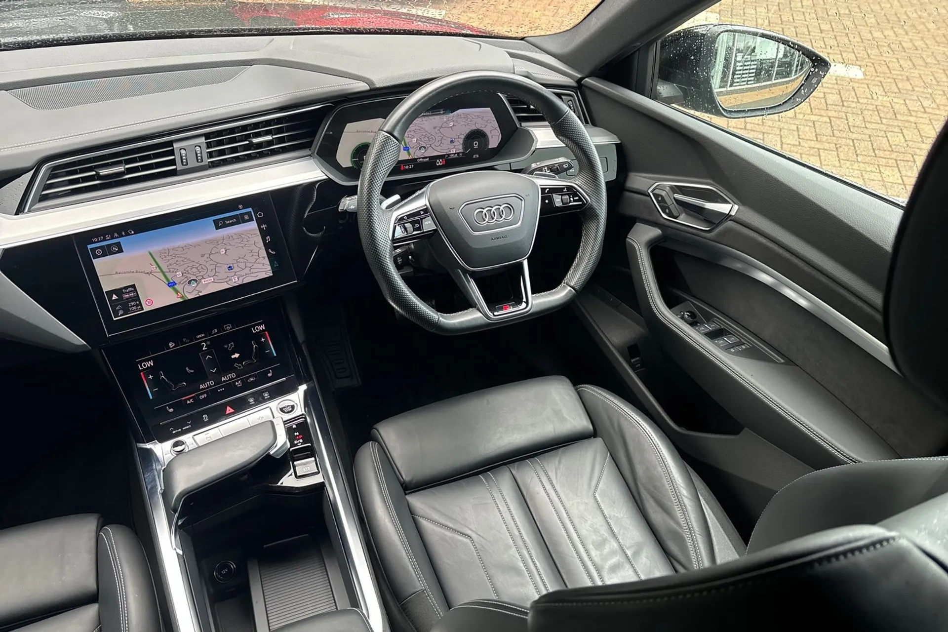 Audi e-tron thumbnail image number 34