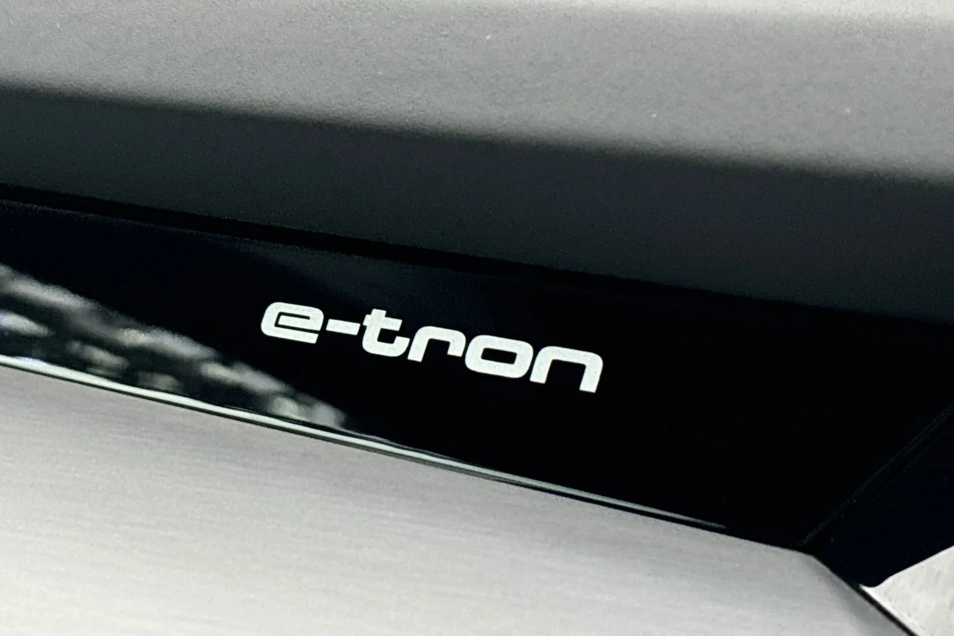 Audi e-tron thumbnail image number 46