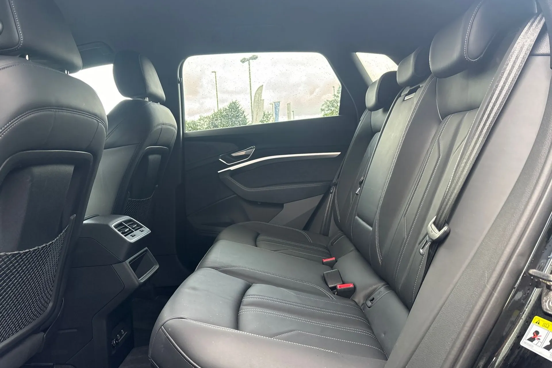 Audi e-tron thumbnail image number 30