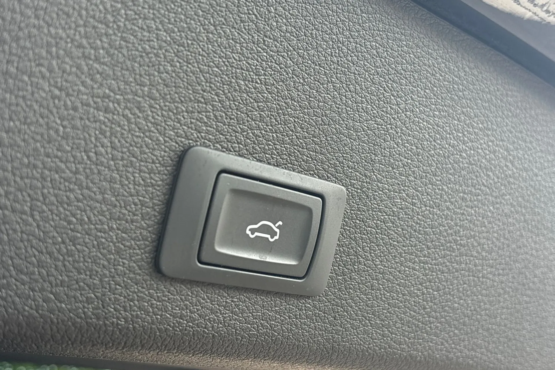 Audi e-tron thumbnail image number 20