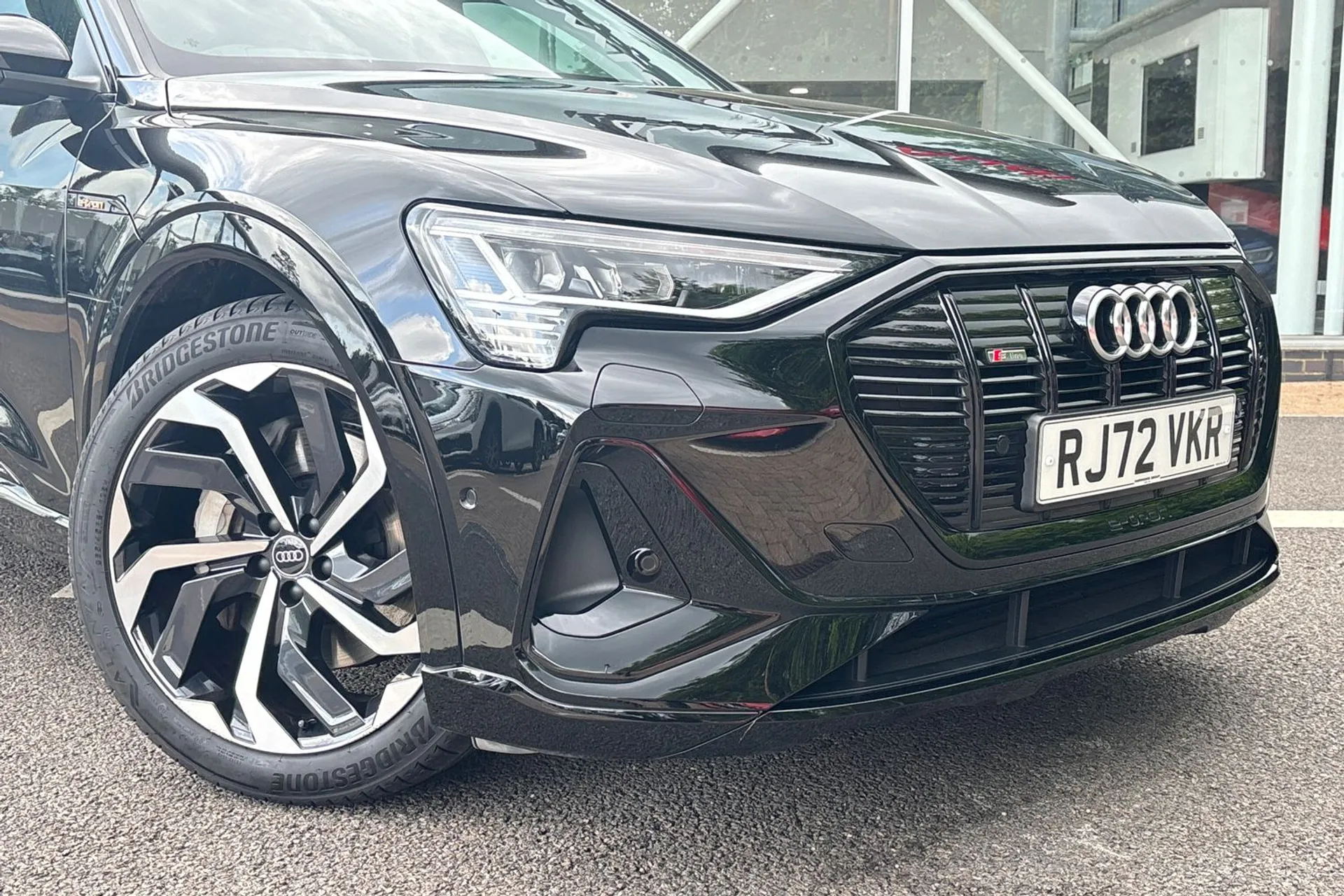 Audi e-tron thumbnail image number 6