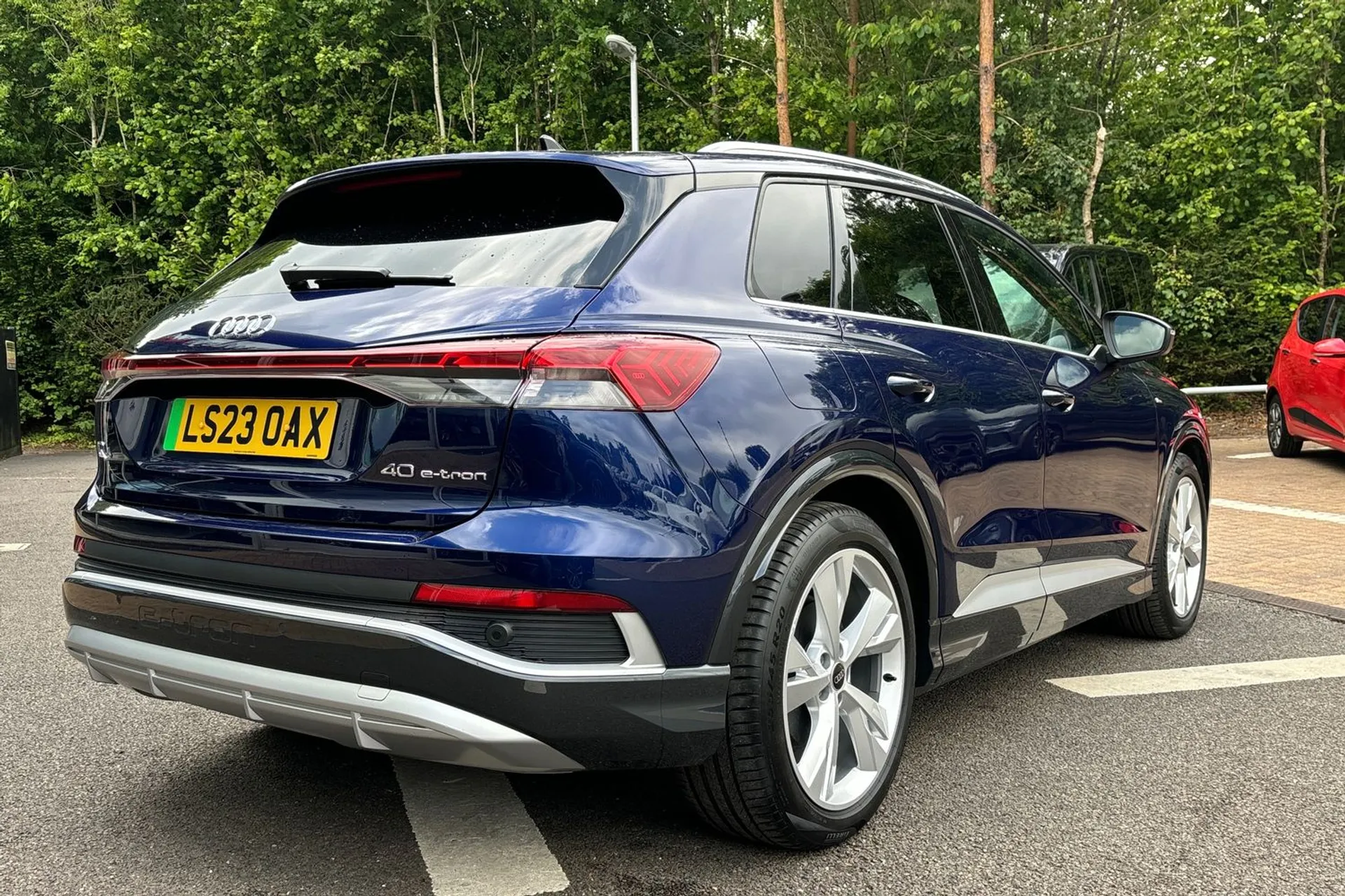 Audi Q4 thumbnail image number 6