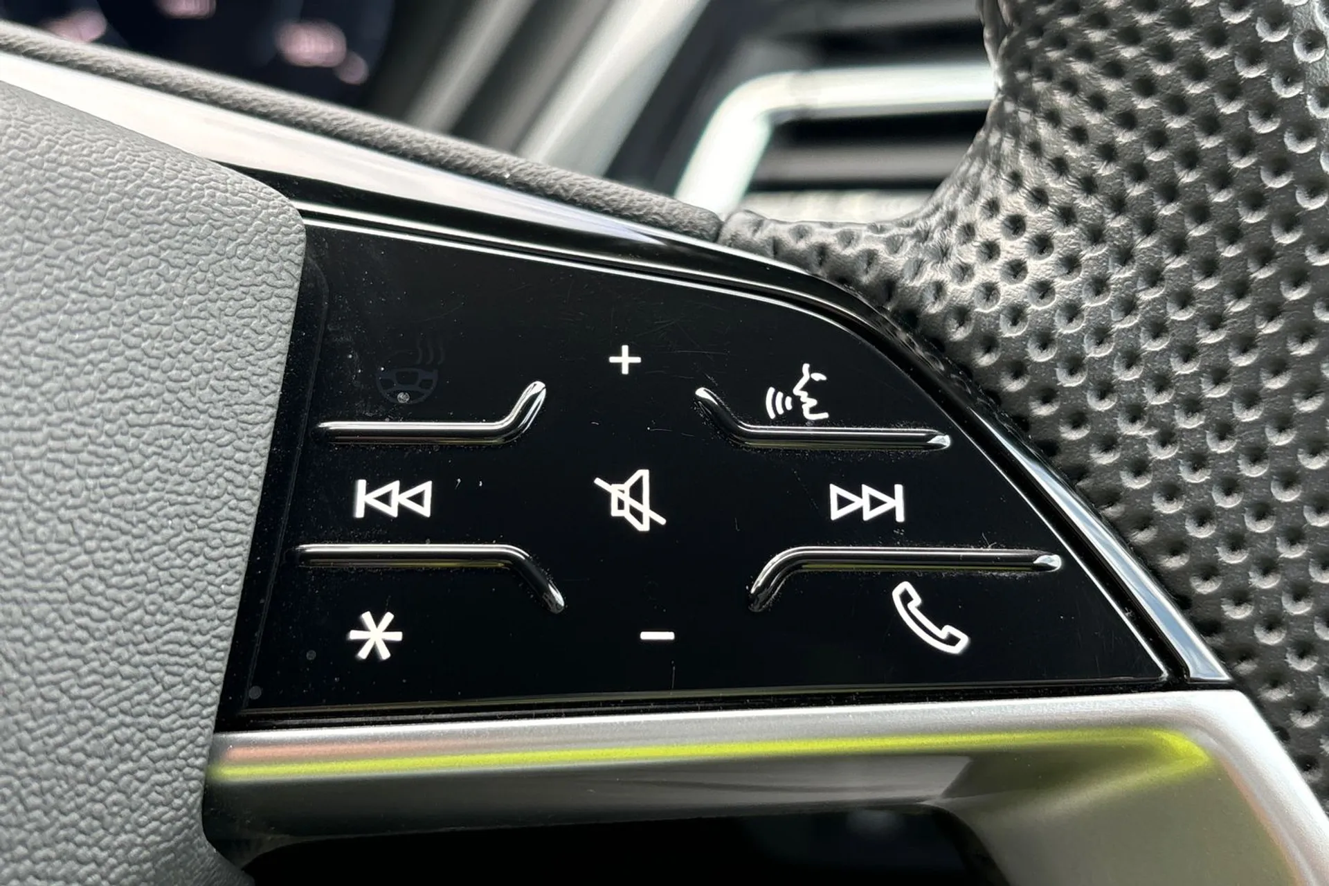 Audi Q4 thumbnail image number 37