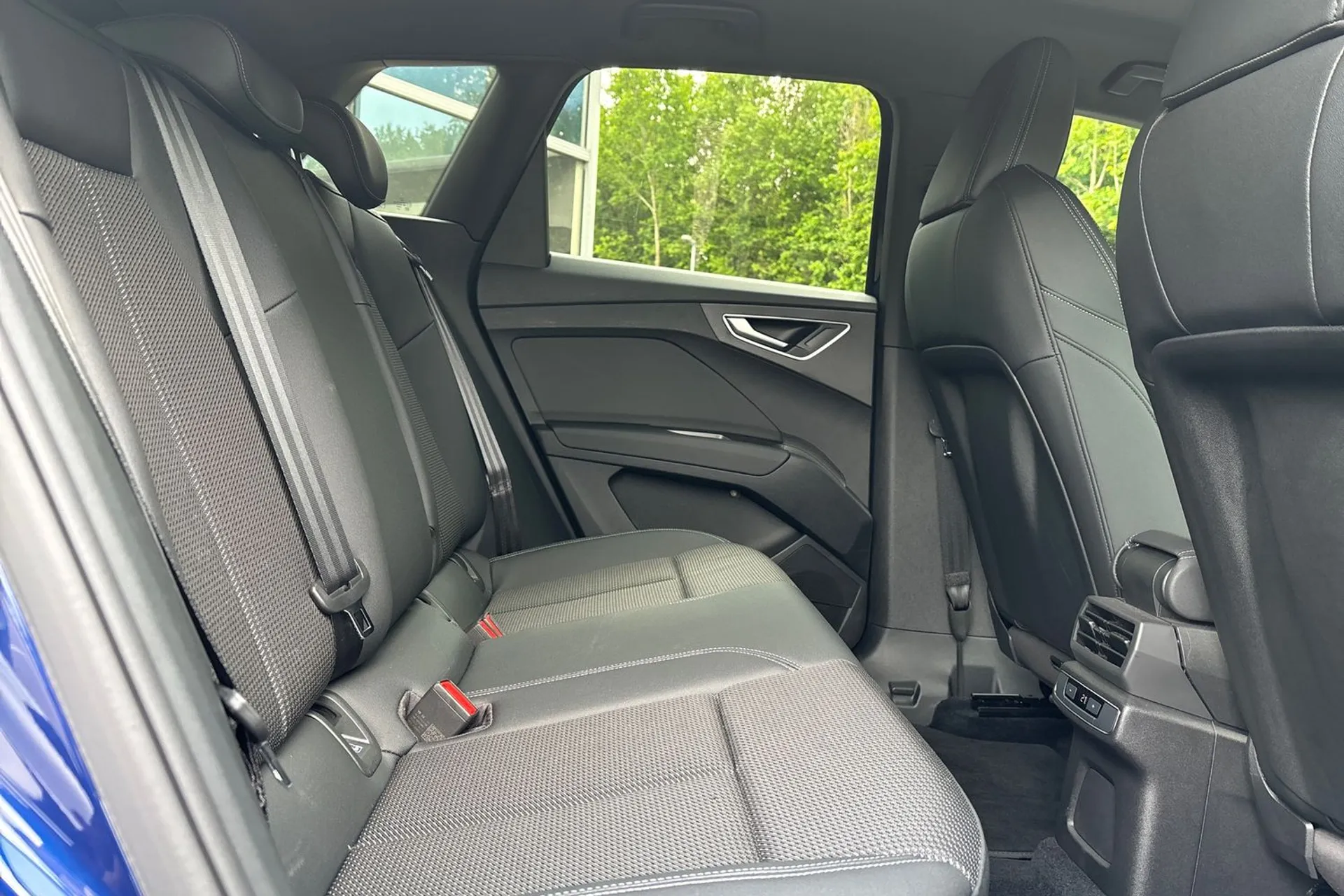 Audi Q4 thumbnail image number 21