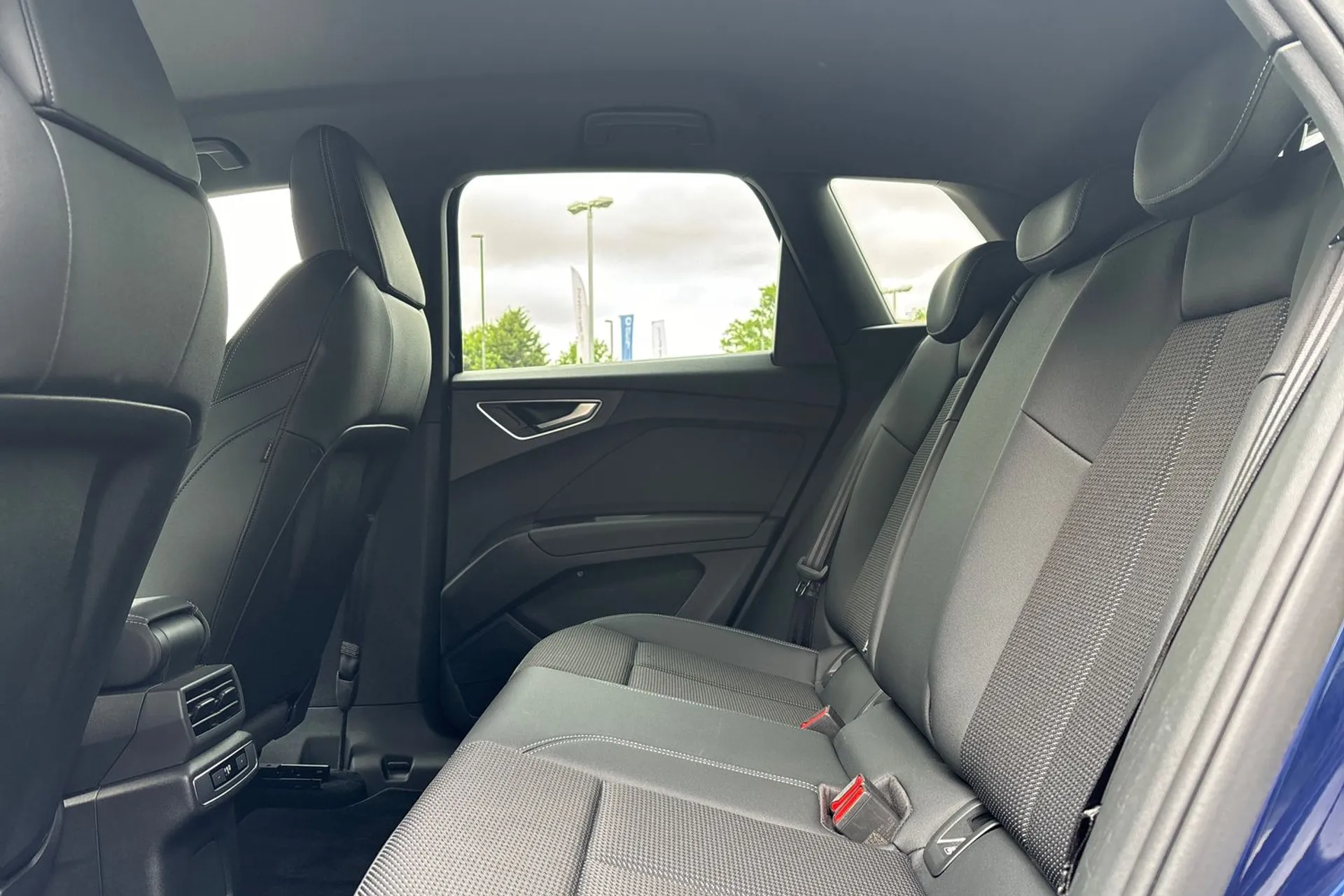 Audi Q4 thumbnail image number 29