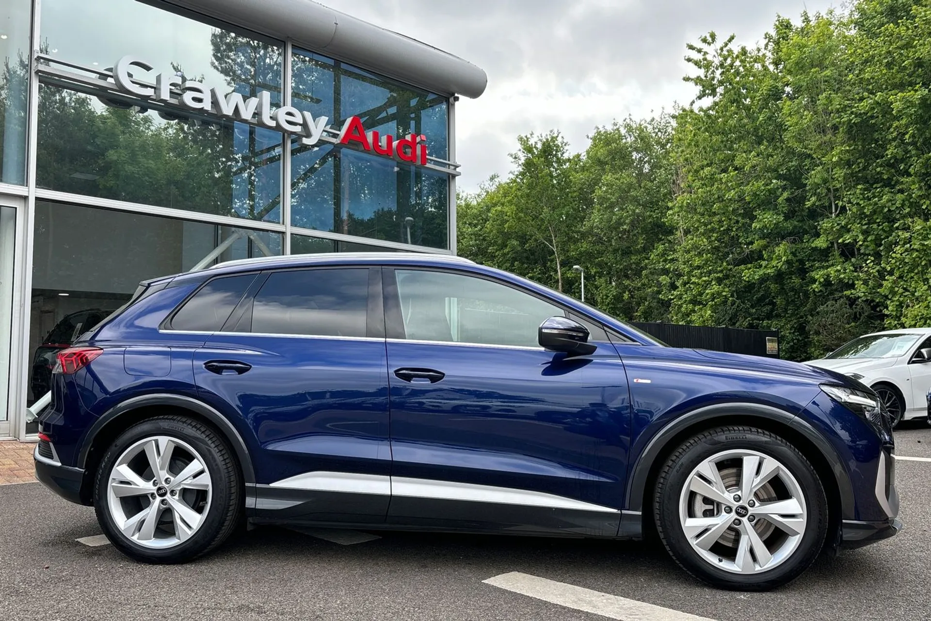 Audi Q4 thumbnail image number 2