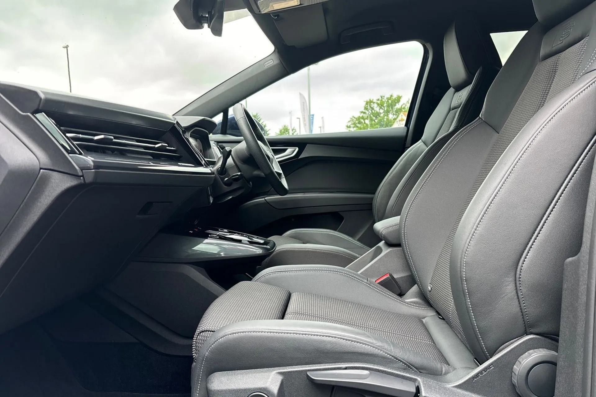 Audi Q4 thumbnail image number 27