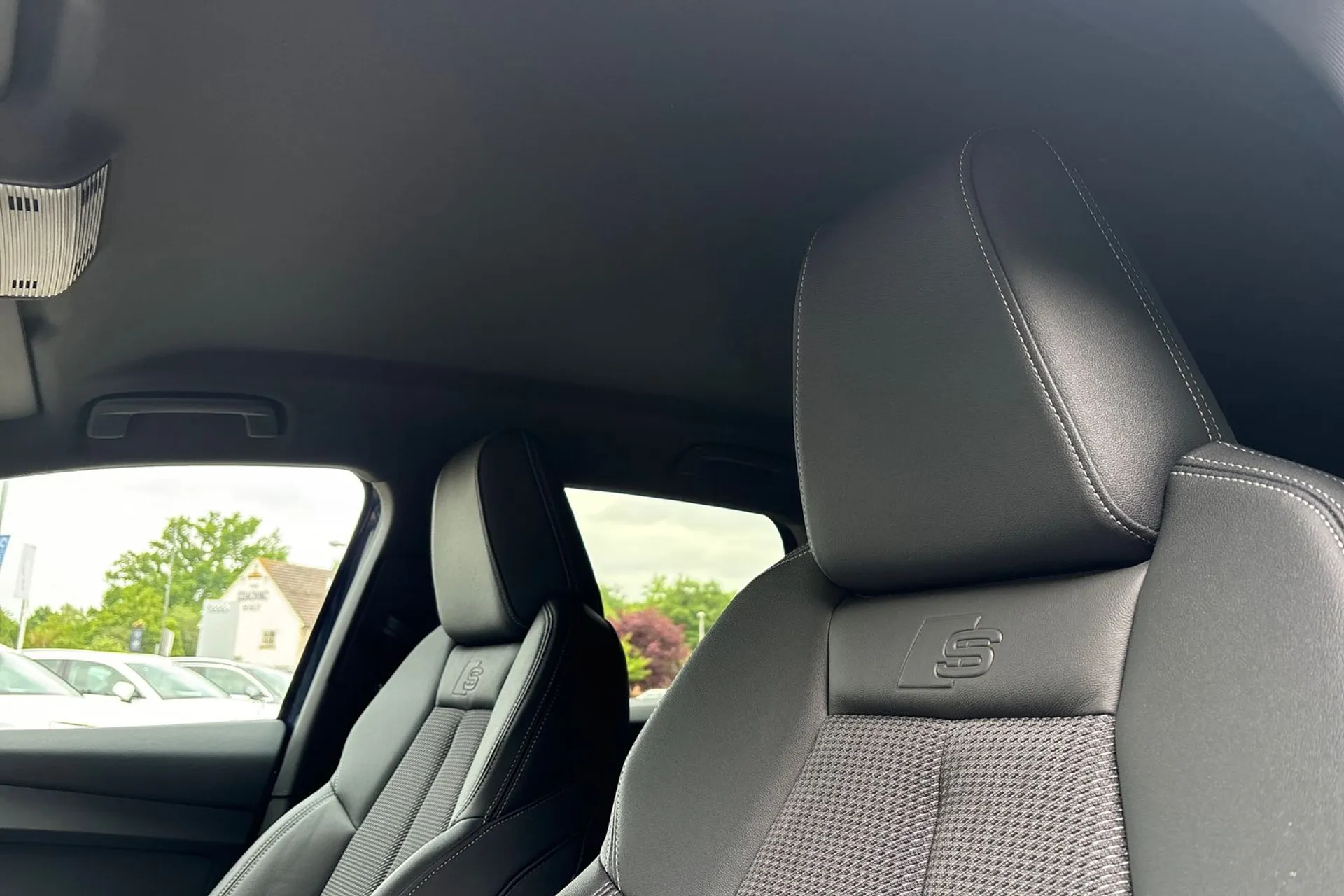 Audi Q4 thumbnail image number 28