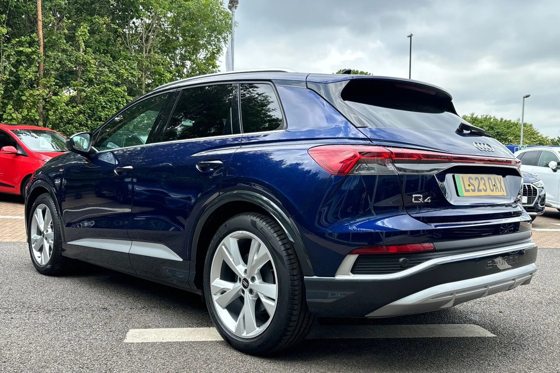 Audi Q4 thumbnail image number 8