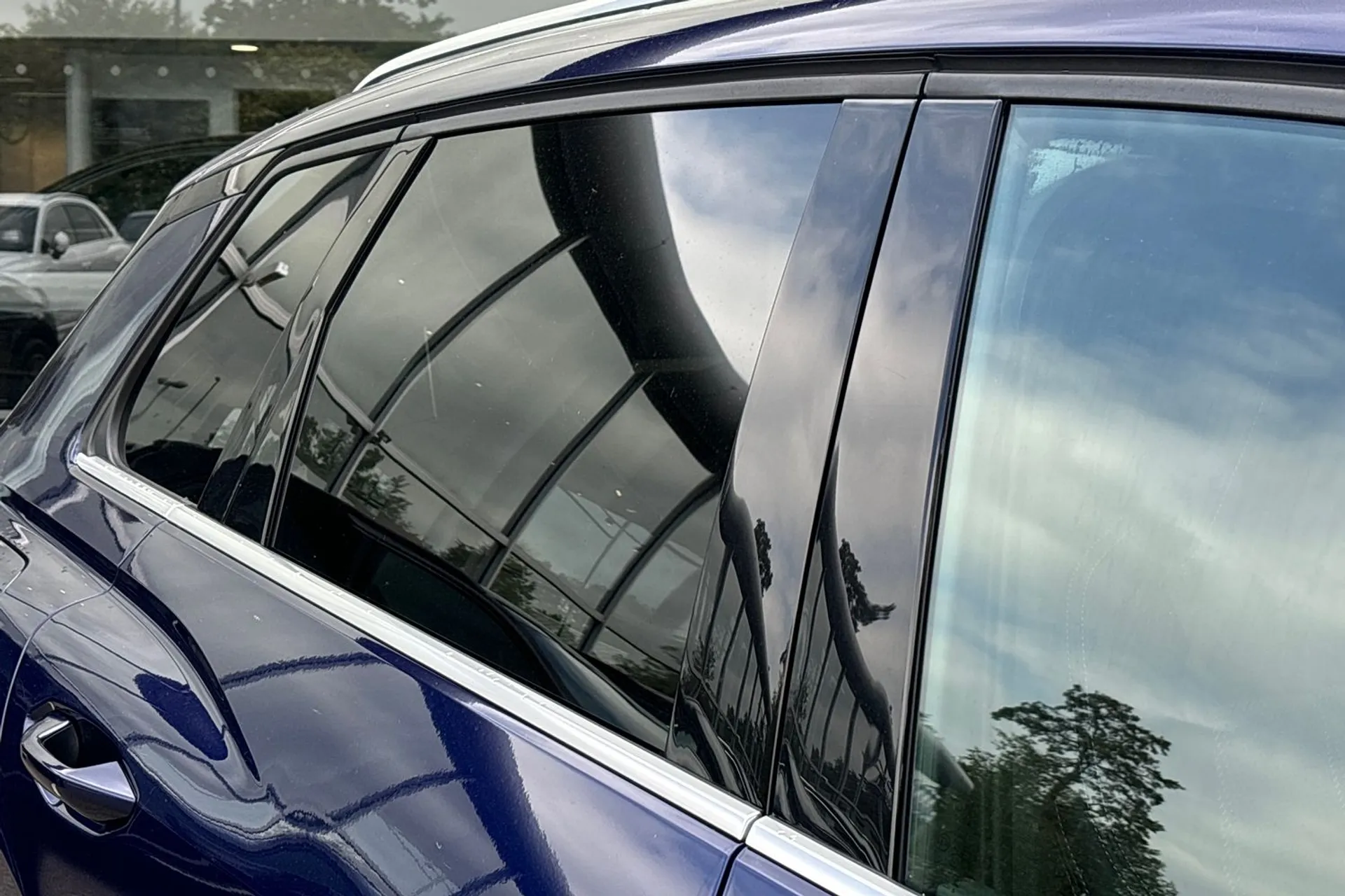 Audi Q4 thumbnail image number 13