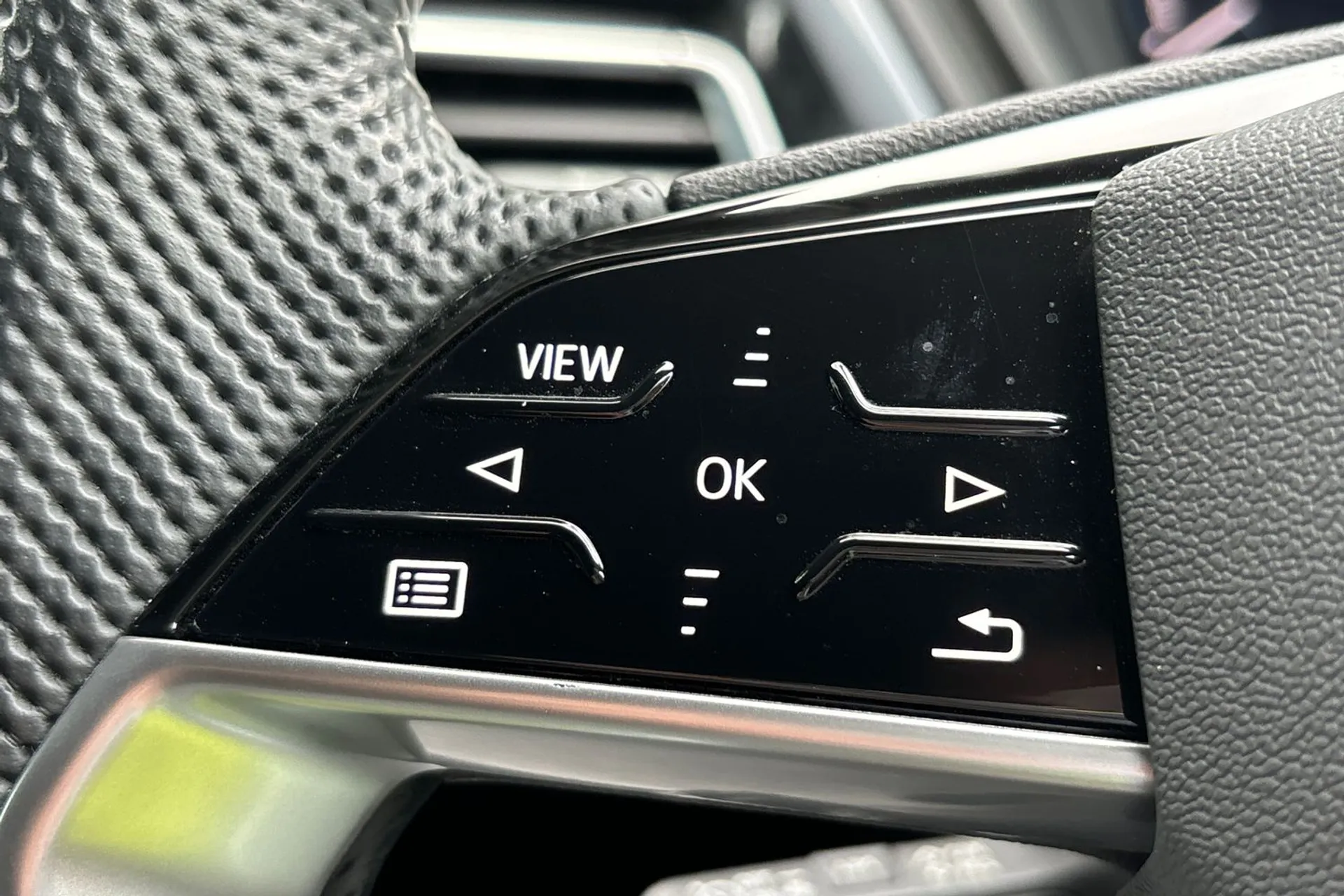 Audi Q4 thumbnail image number 36