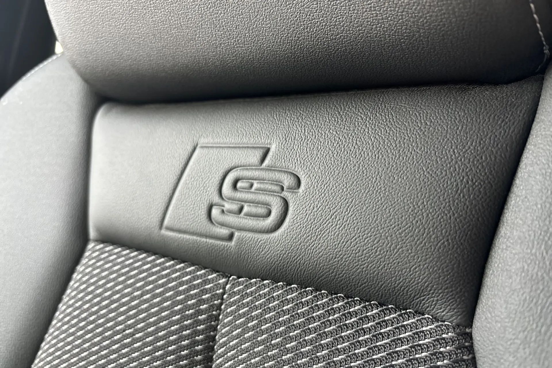 Audi Q4 thumbnail image number 45