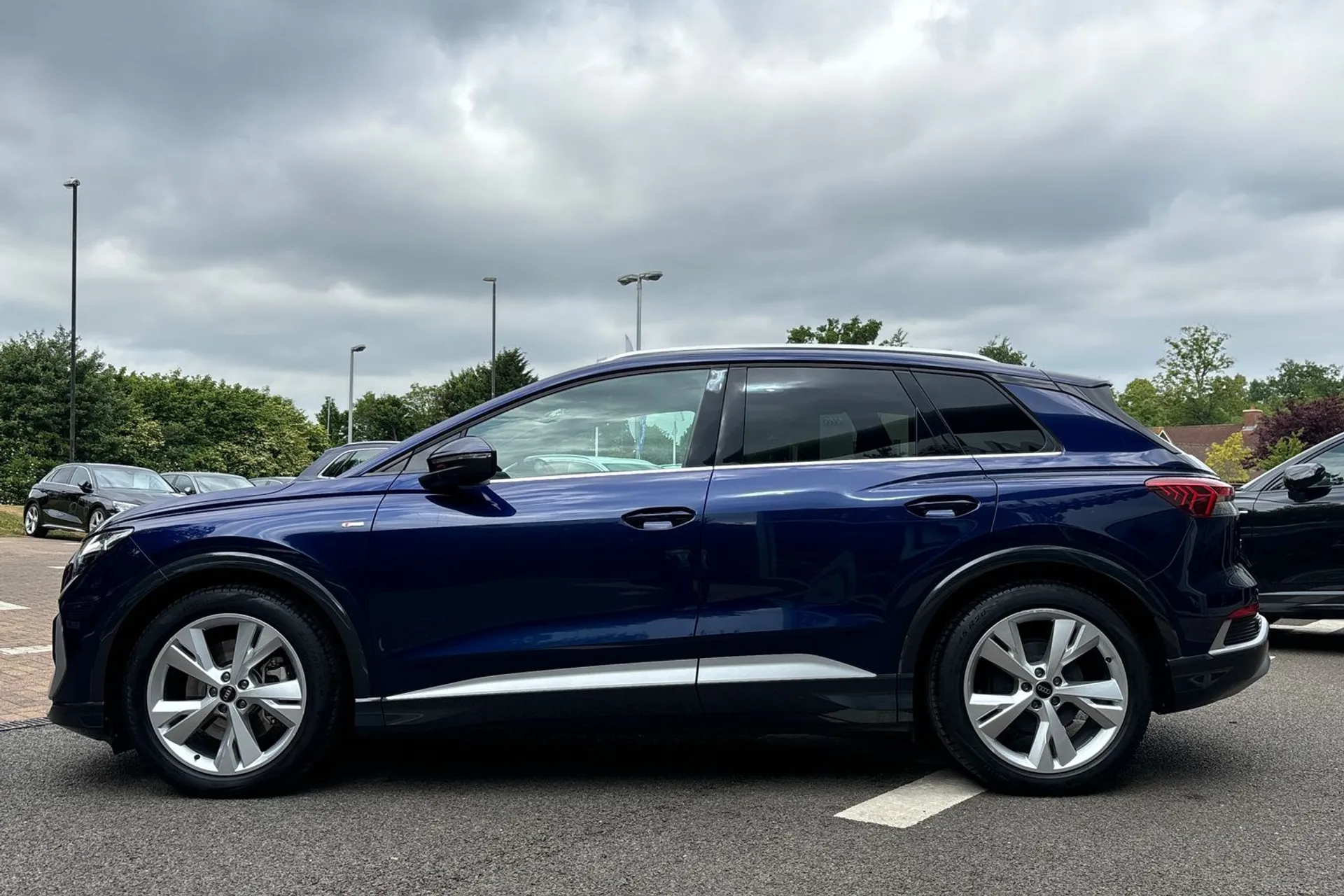 Audi Q4 thumbnail image number 9