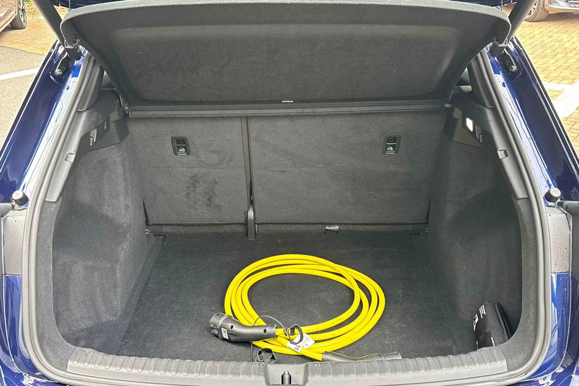 Audi Q4 thumbnail image number 18