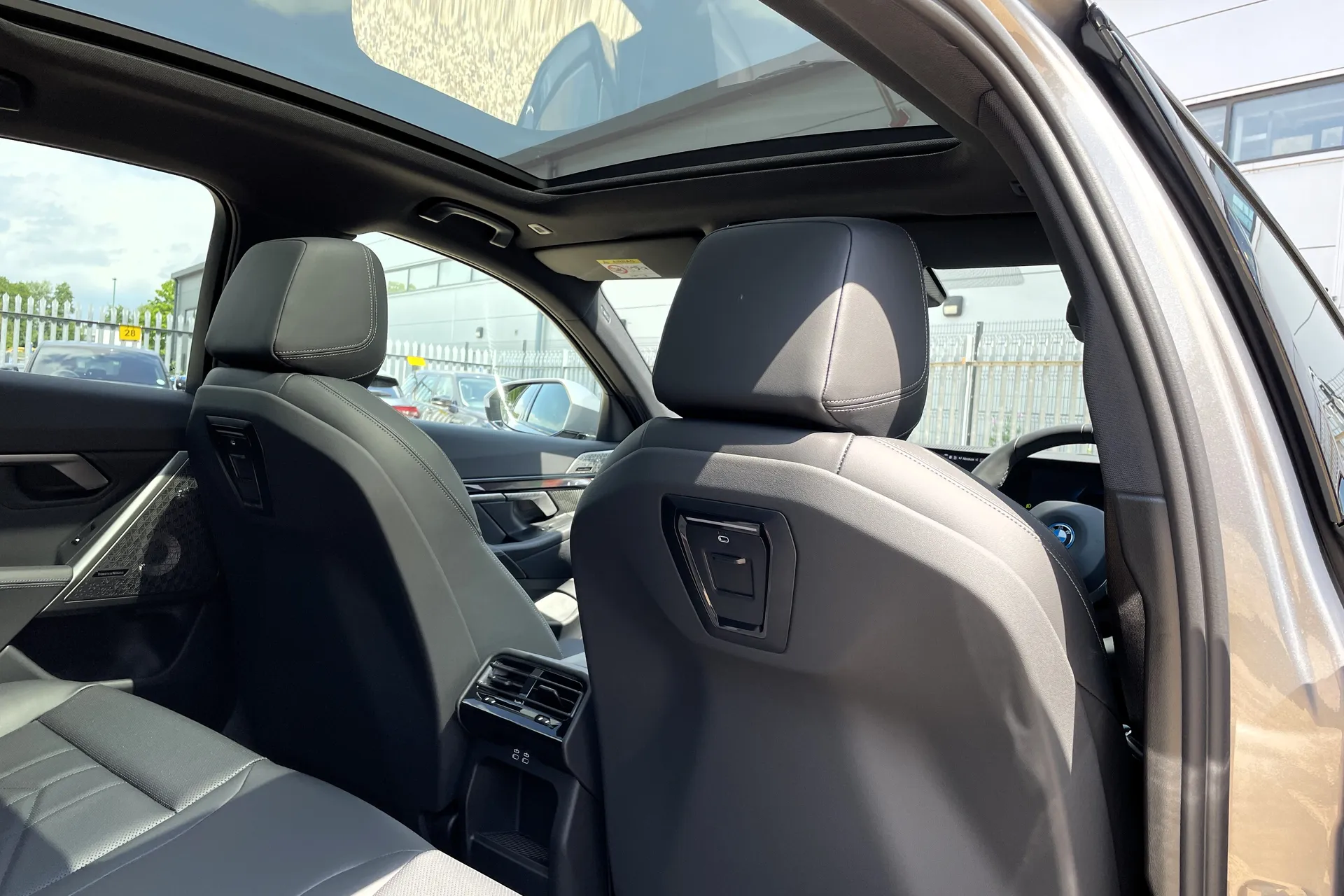 BMW I5 thumbnail image number 29