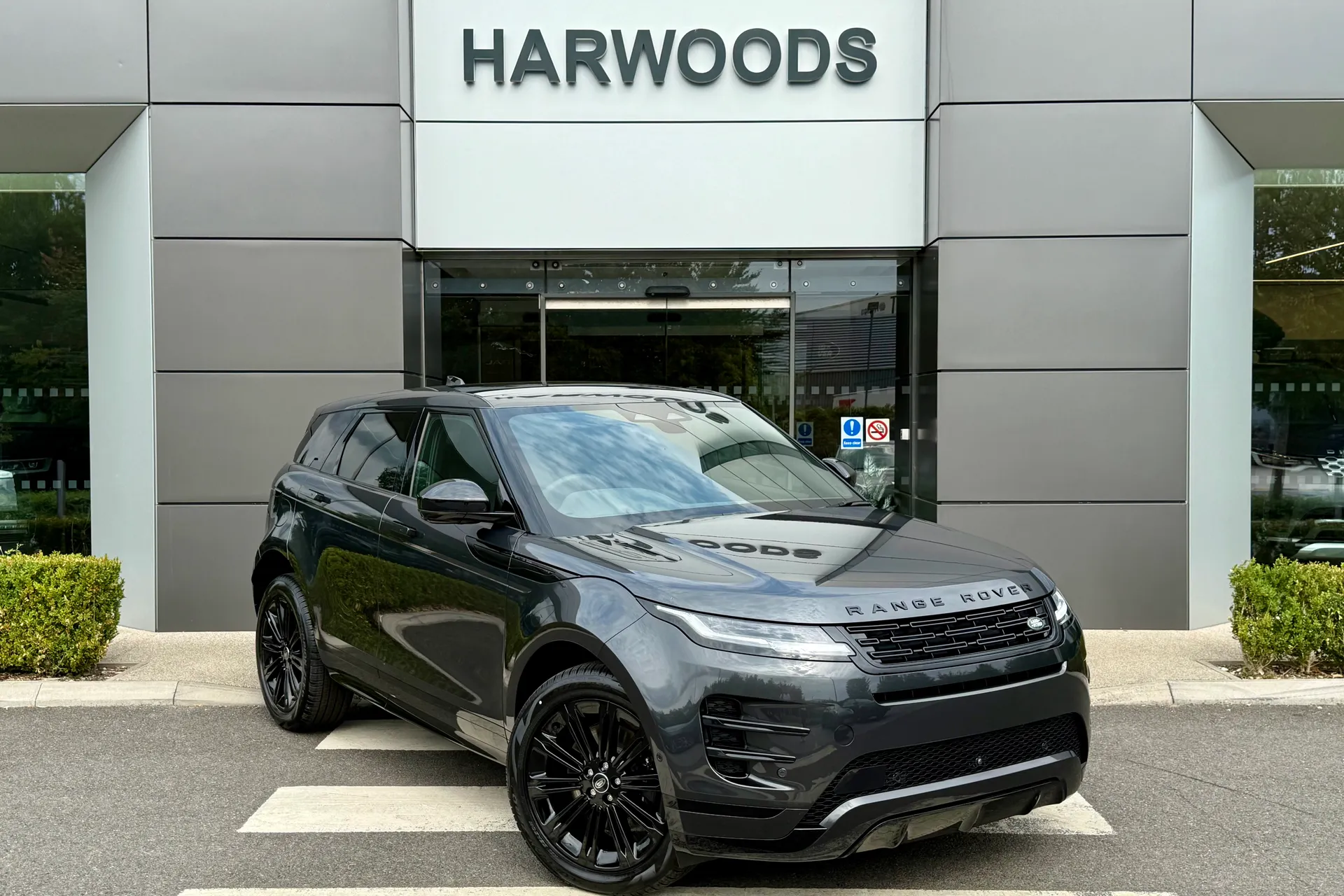 LAND ROVER RANGE ROVER EVOQUE focused image