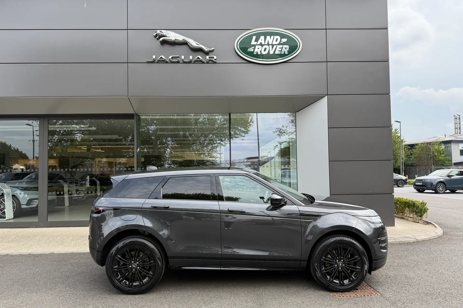 LAND ROVER RANGE ROVER EVOQUE thumbnail image number 2