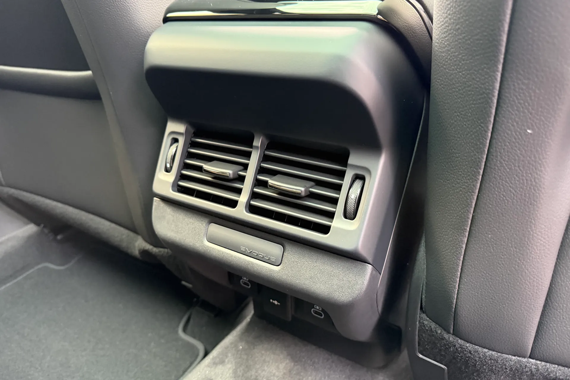 LAND ROVER RANGE ROVER EVOQUE thumbnail image number 35