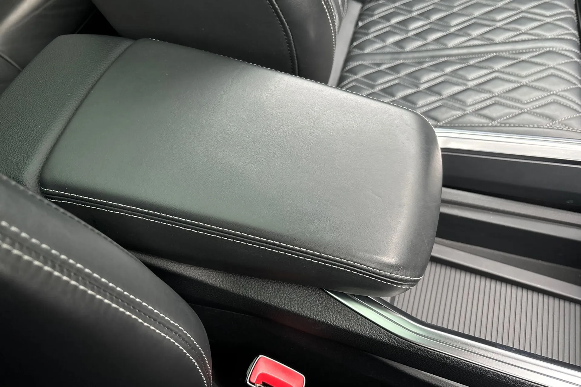 Audi e-tron thumbnail image number 41