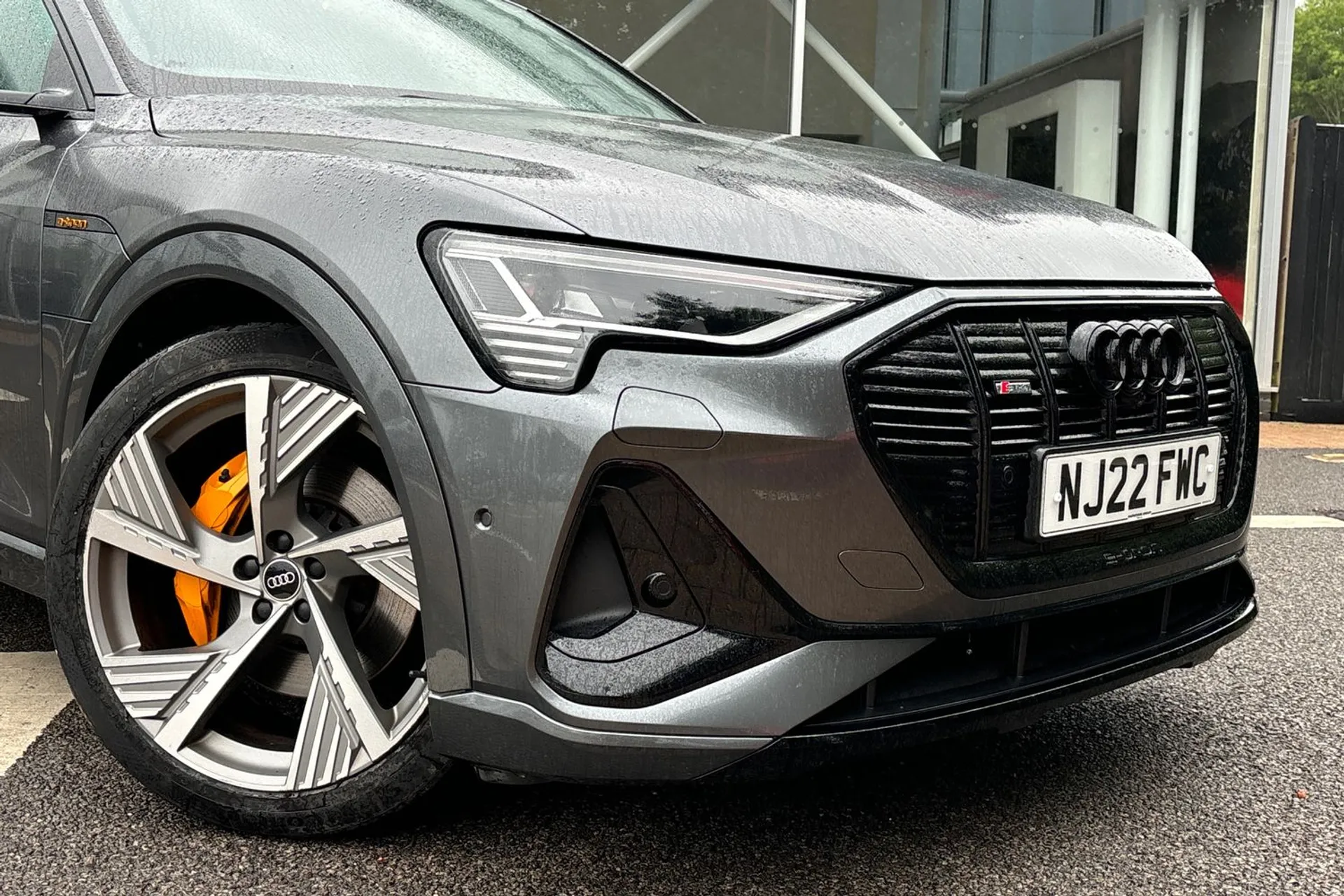 Audi e-tron thumbnail image number 7