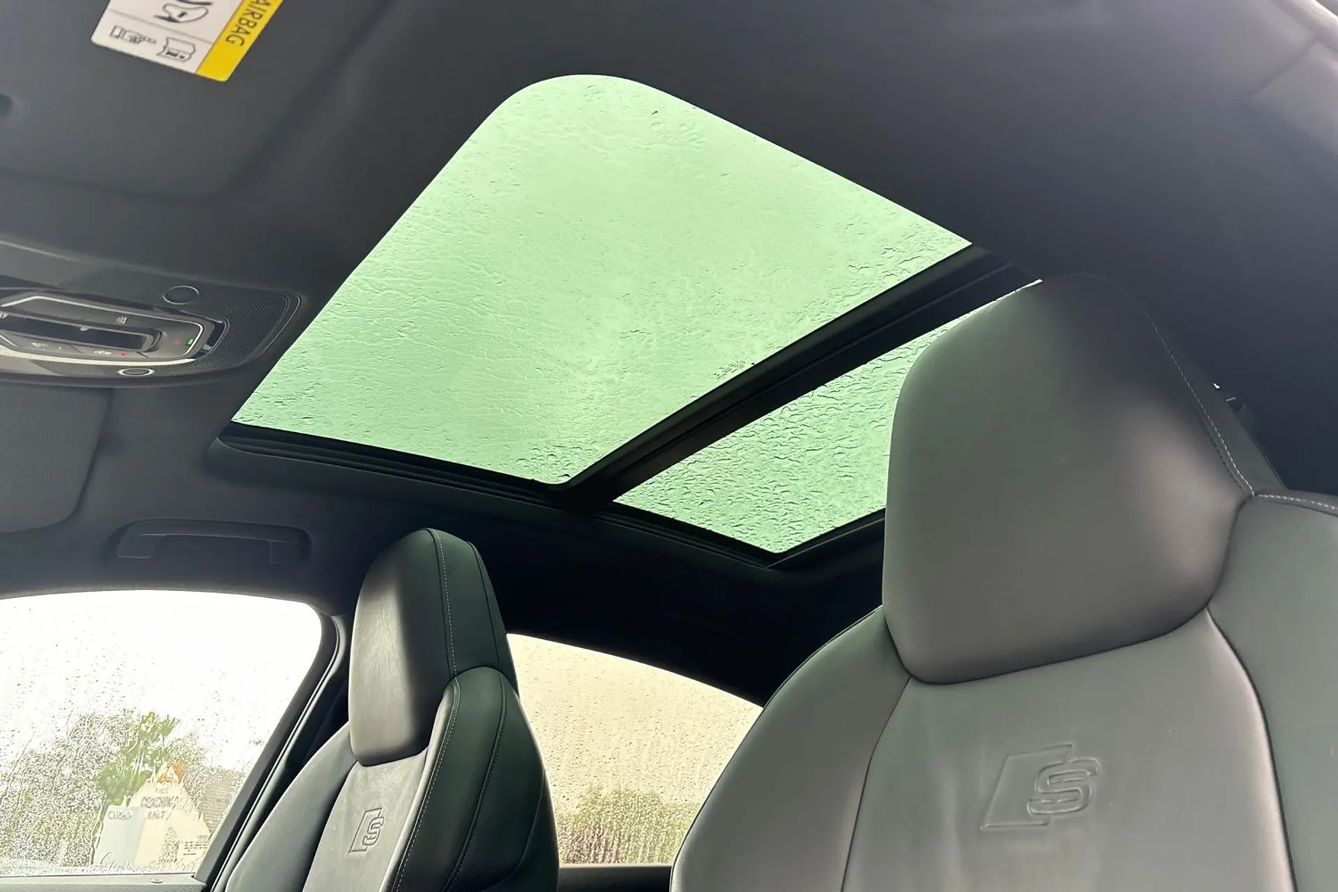 Audi e-tron thumbnail image number 3